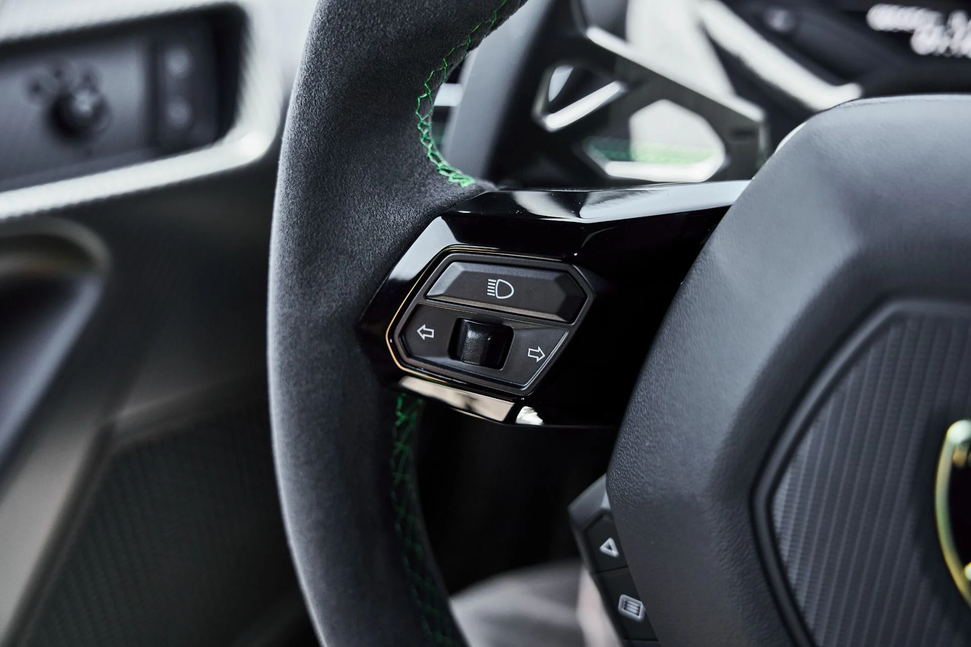 mph056_2031674633_Used_2023_Lamborghini_Huracan_Sterrato_Base_1779238923_6f5223a3a8