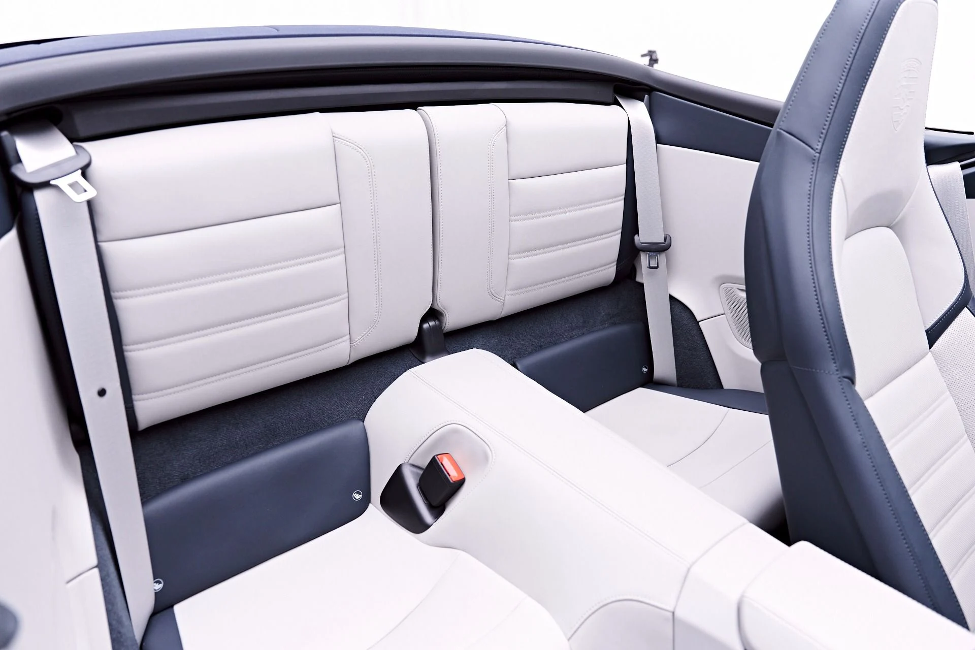 mph056_206324500_Used_2025_Porsche_911_Carrera_1777504818_8a1a83464a