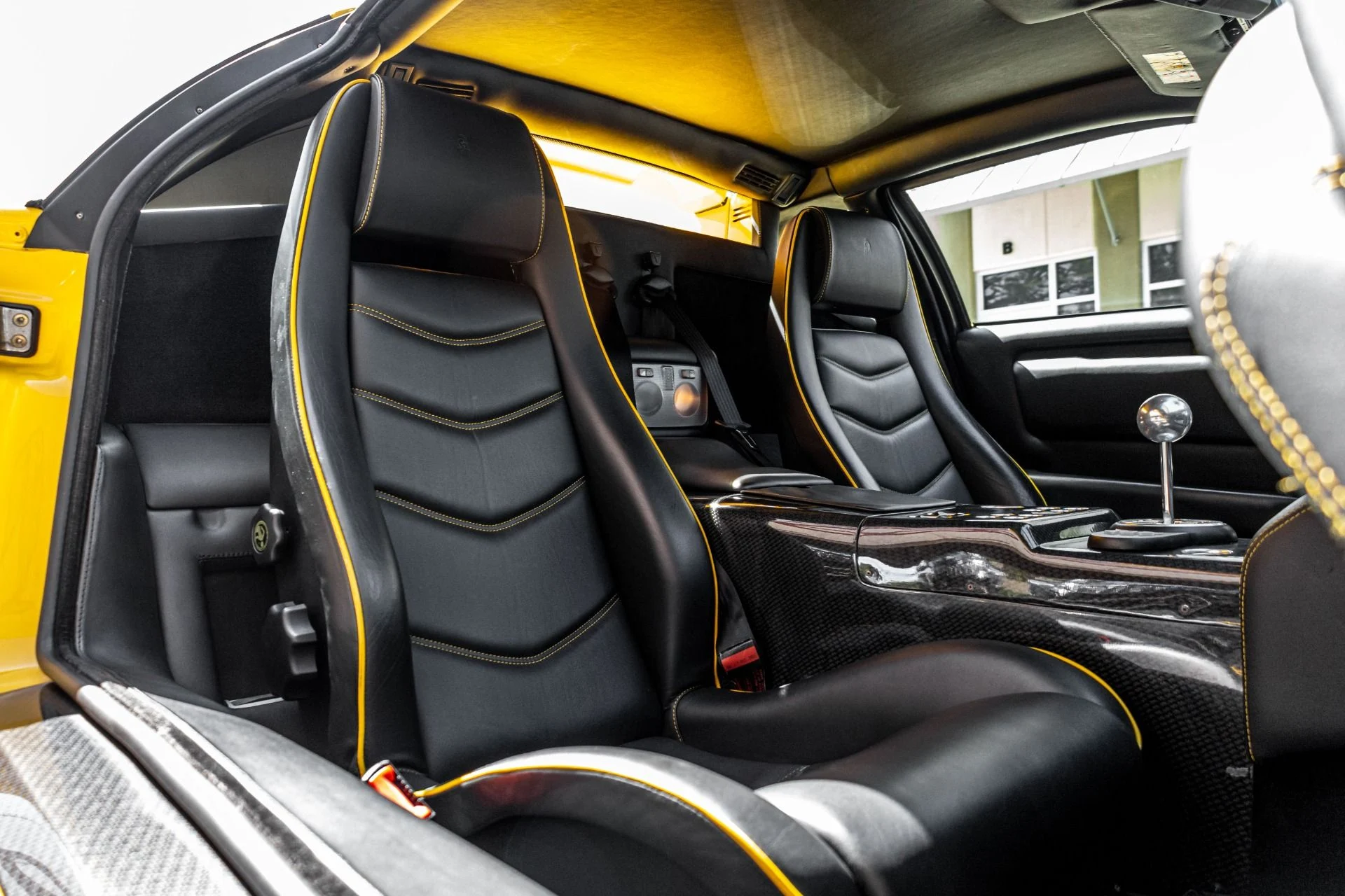 mph056_2067176470_Used_2001_Lamborghini_Diablo_VT_IMMACULATE_CONDITION_W_EXTENSIVE_CARBON_19_K_SERVICE_PERFORMED_1658444927_3c2524656a