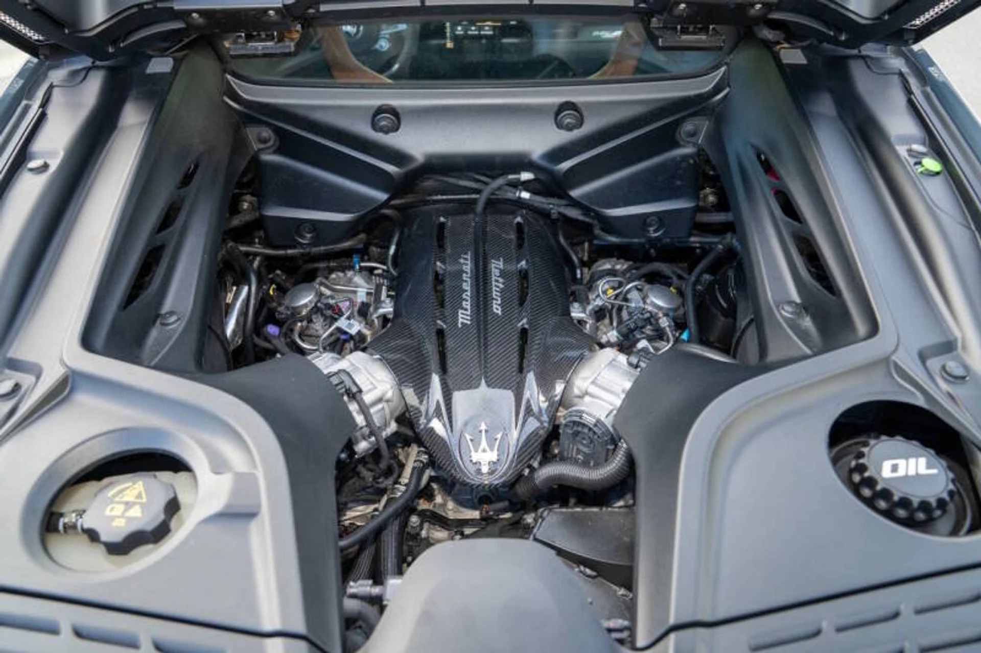 mph056_2072936873_2023_maserati_mc20_base_2dr_coupe_c1e1f895e4