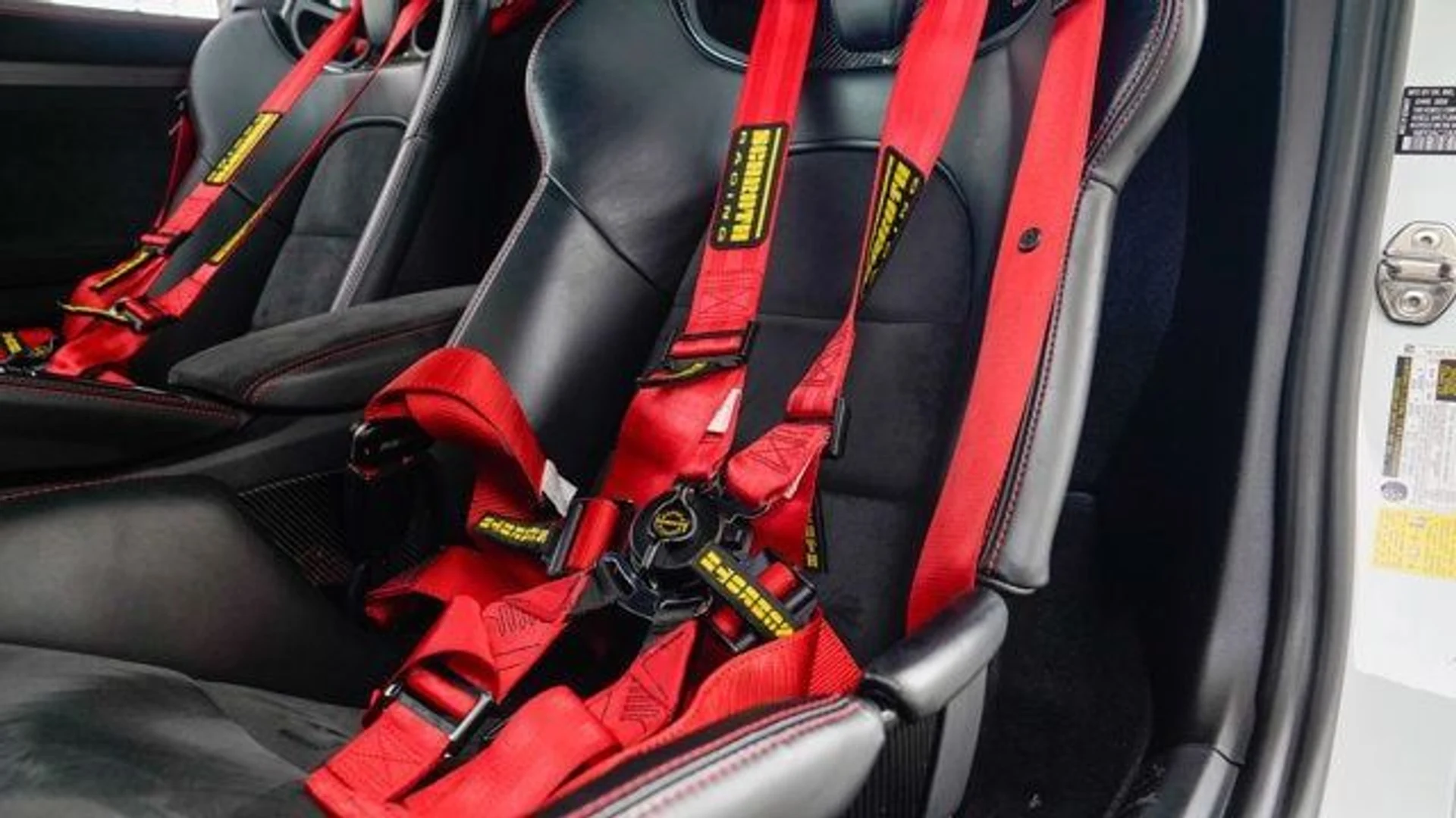 mph056_2089955552_used_2020_porsche_718_cayman_gt4coupe_14354_22875819_57_640_649d5e7072