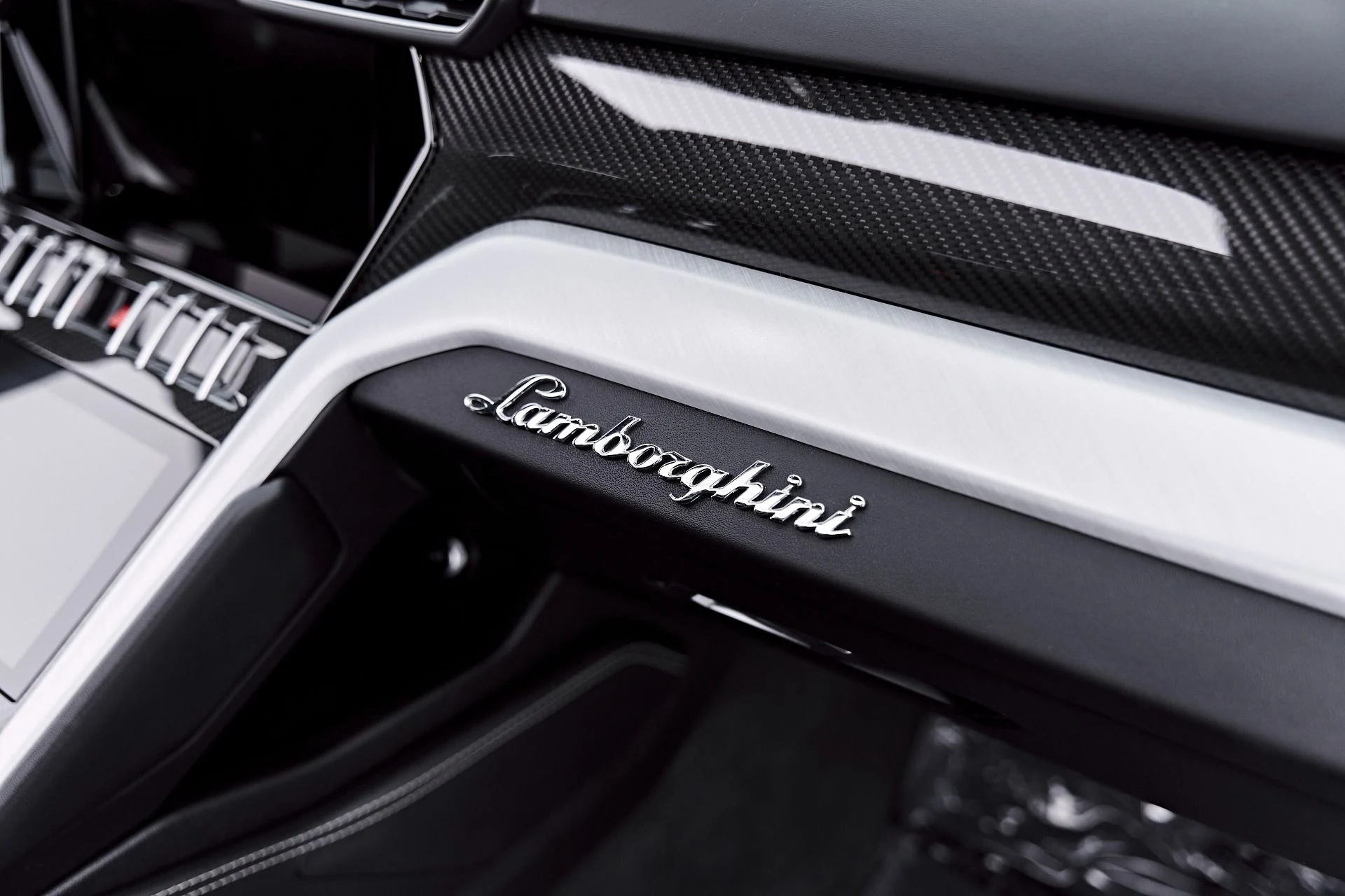 mph056_210019680_Used_2021_Lamborghini_Urus_1787967145_b4490e1801