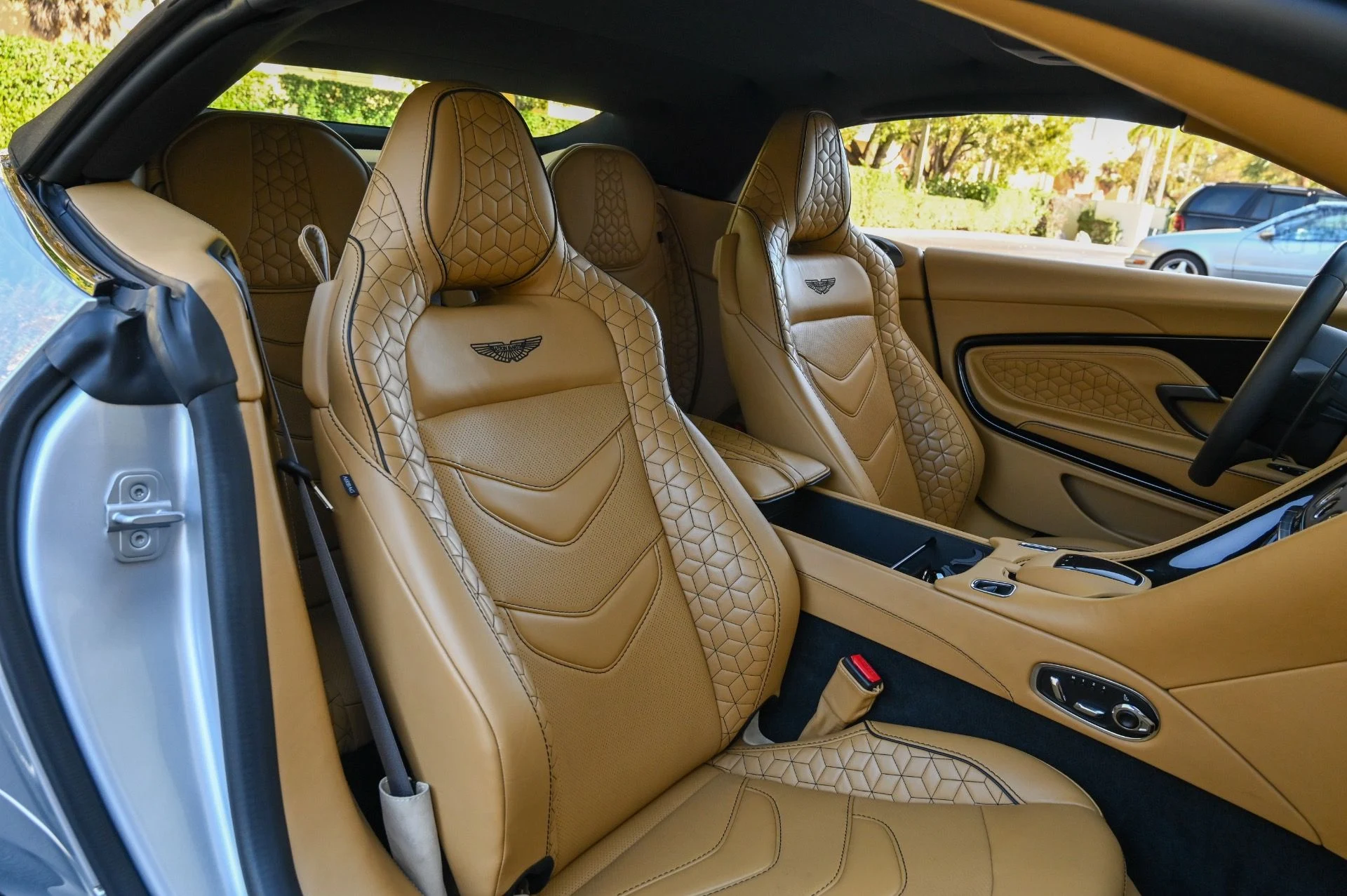 mph056_210104532_Used_2020_Aston_Martin_DBS_Superleggera_1708981947_cf893e0fdc