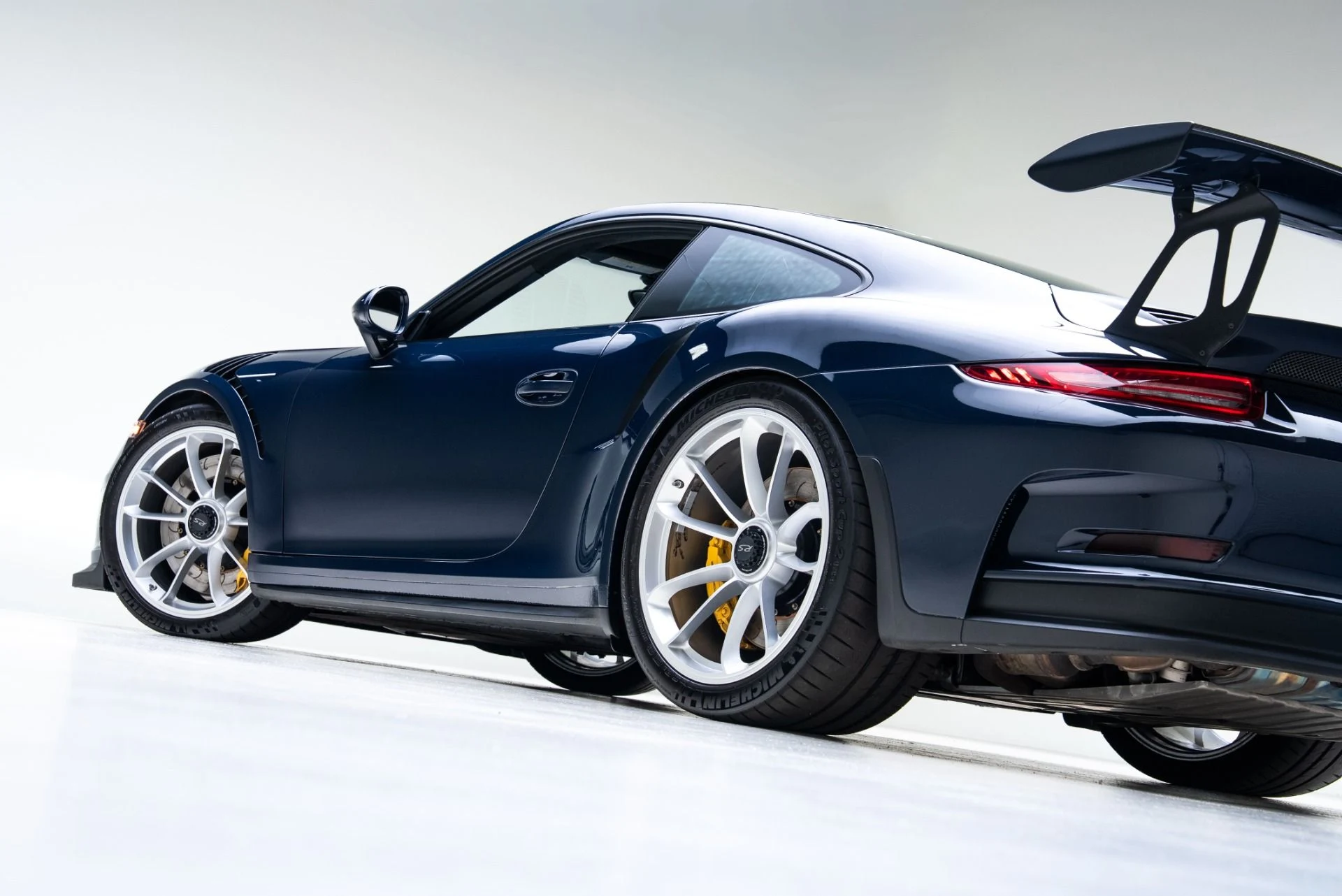 mph056_2113430588_Used_2016_Porsche_911_GT_3_RS_1774462807_719b52602c