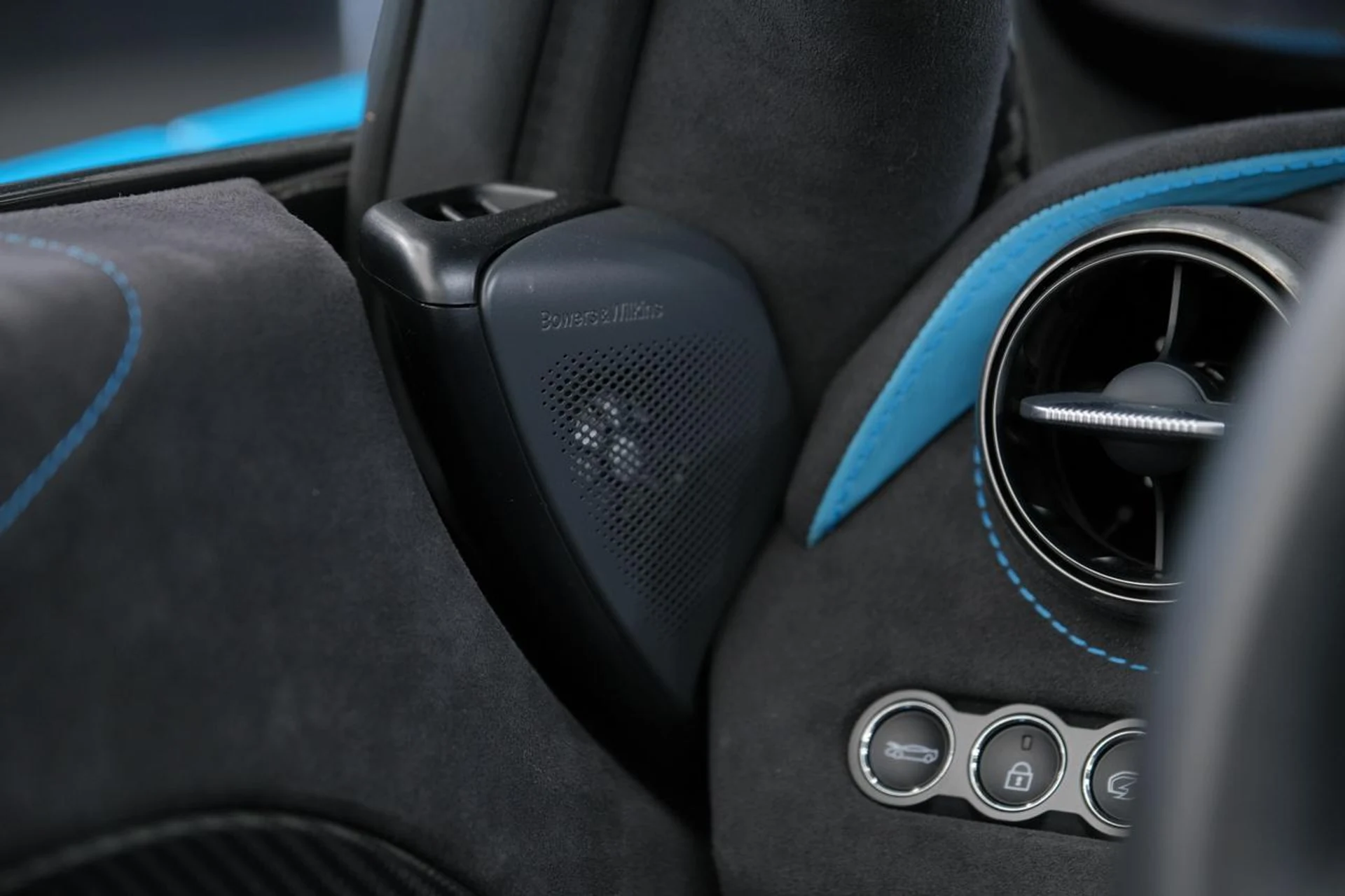 mph056_2137048169_a81b601b4548f60c4cc669d3f9131573_5442f72be5