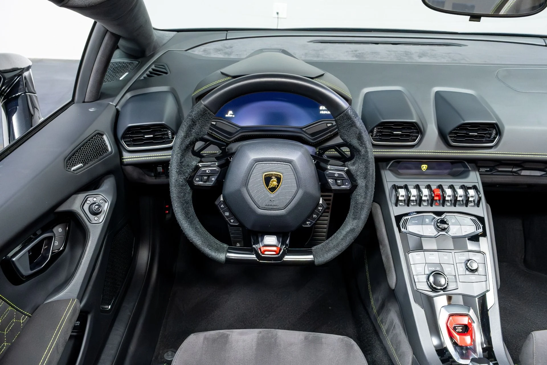 mph056_2156768251_Used_2017_Lamborghini_Huracan_1775865662_f8b93a94bb