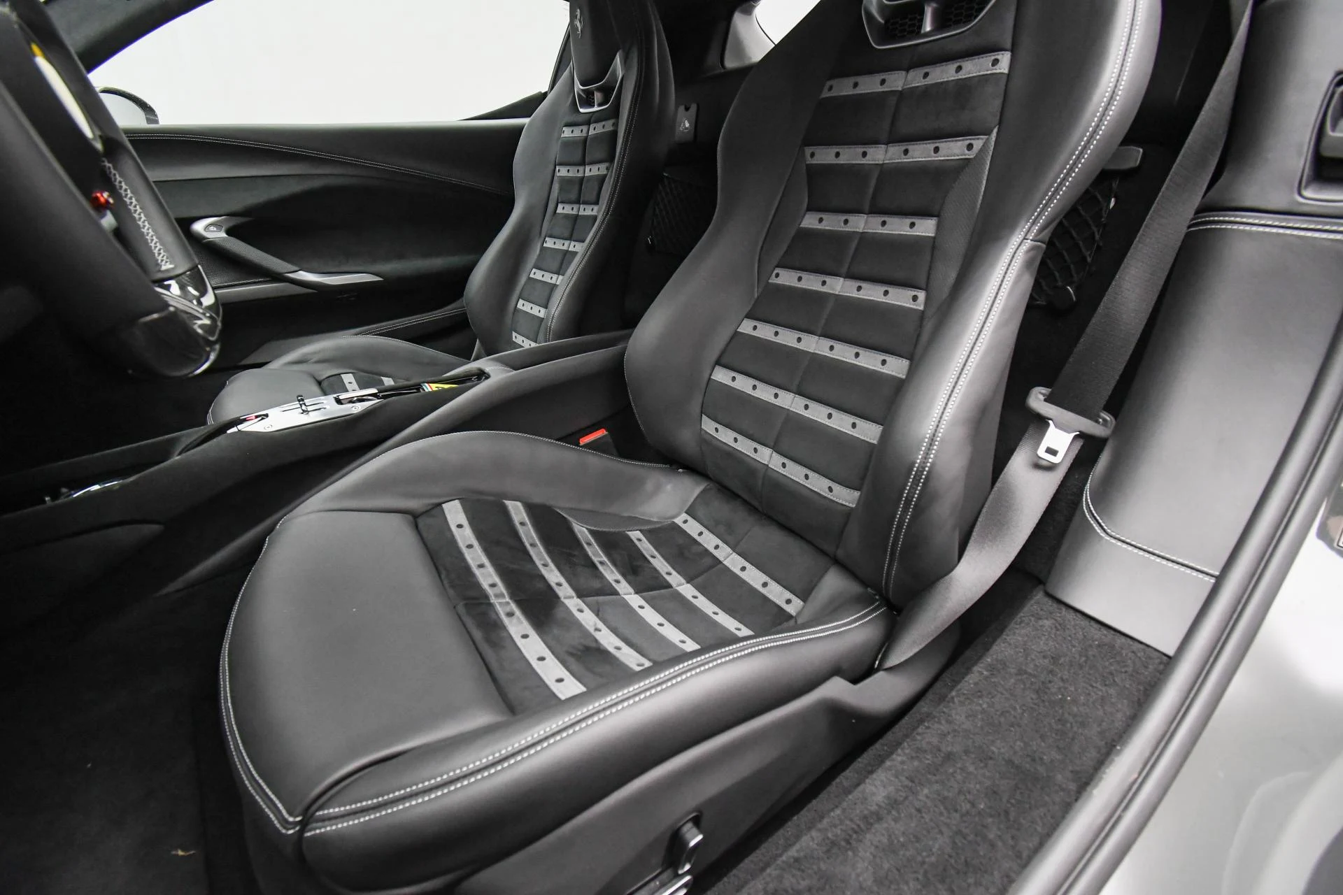 mph056_2163792341_Used_2023_Ferrari_296_GTB_Coupe_1745482171_e9e82360dc