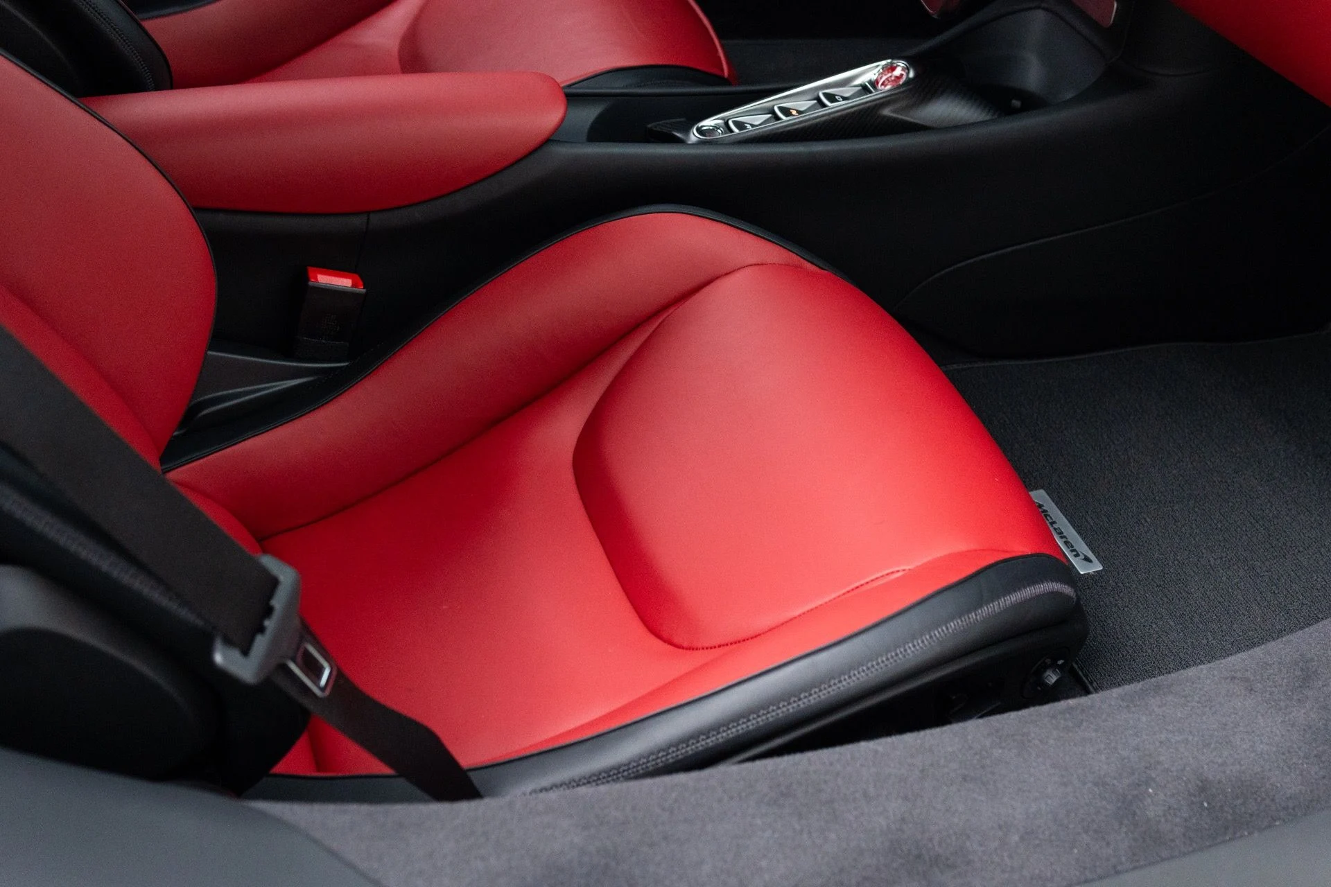 mph056_2166742397_Used_2023_Mc_Laren_Artura_1776712926_287d860d20