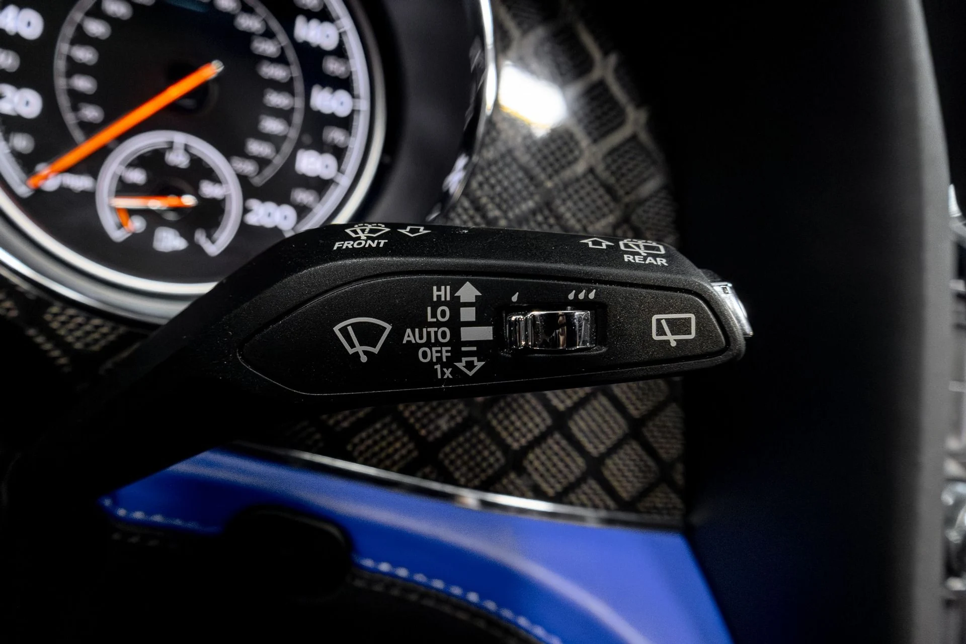 mph056_2187073732_Used_2020_Bentley_Bentayga_V8_1770245140_7c8f7b906a