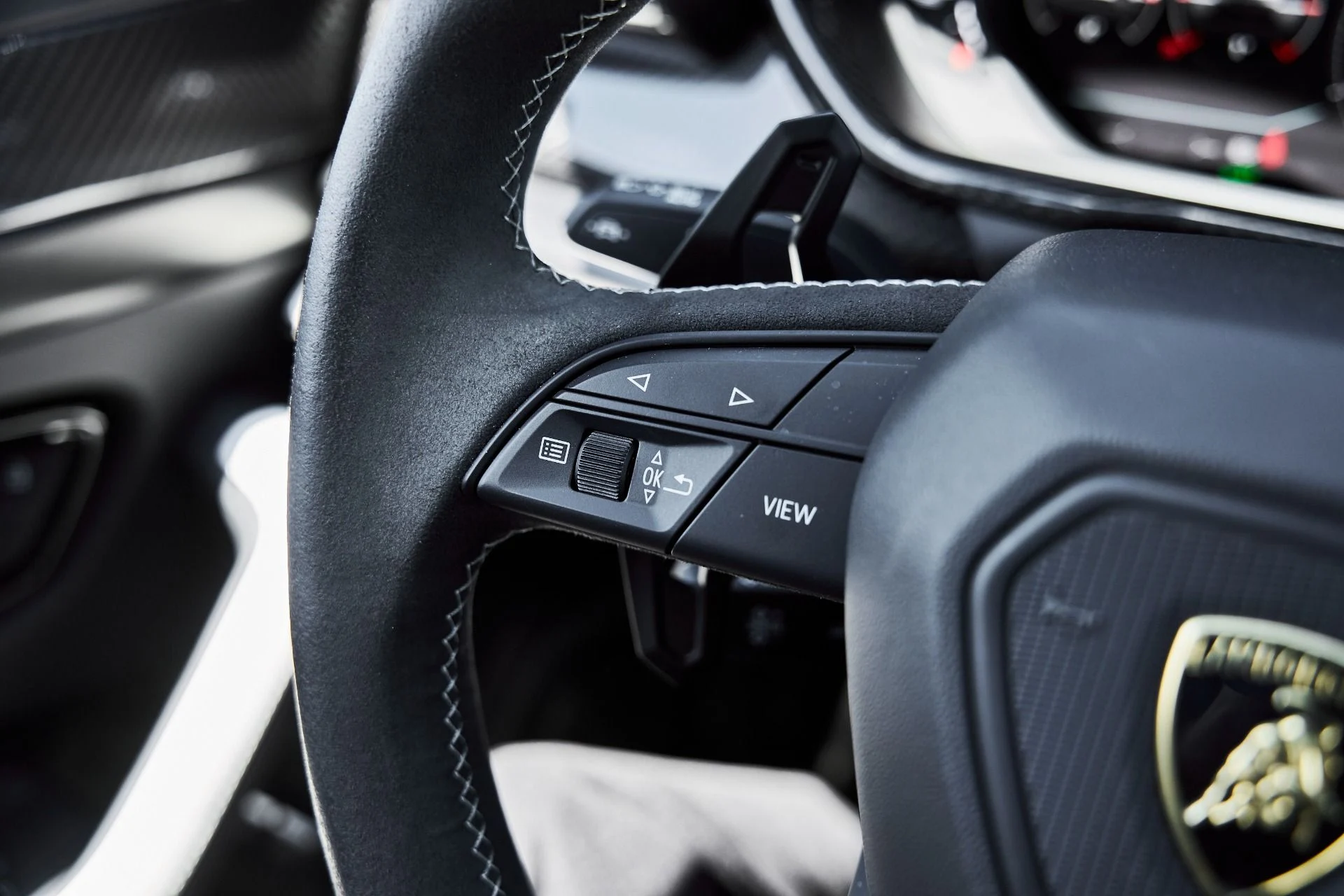 mph056_2189279033_Used_2025_Lamborghini_Urus_SE_1781314269_debebca050