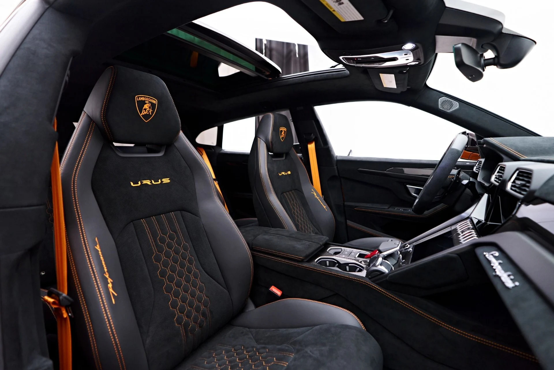 mph056_2208447154_Used_2023_Lamborghini_Urus_Performante_1758074145_3204fc71c7