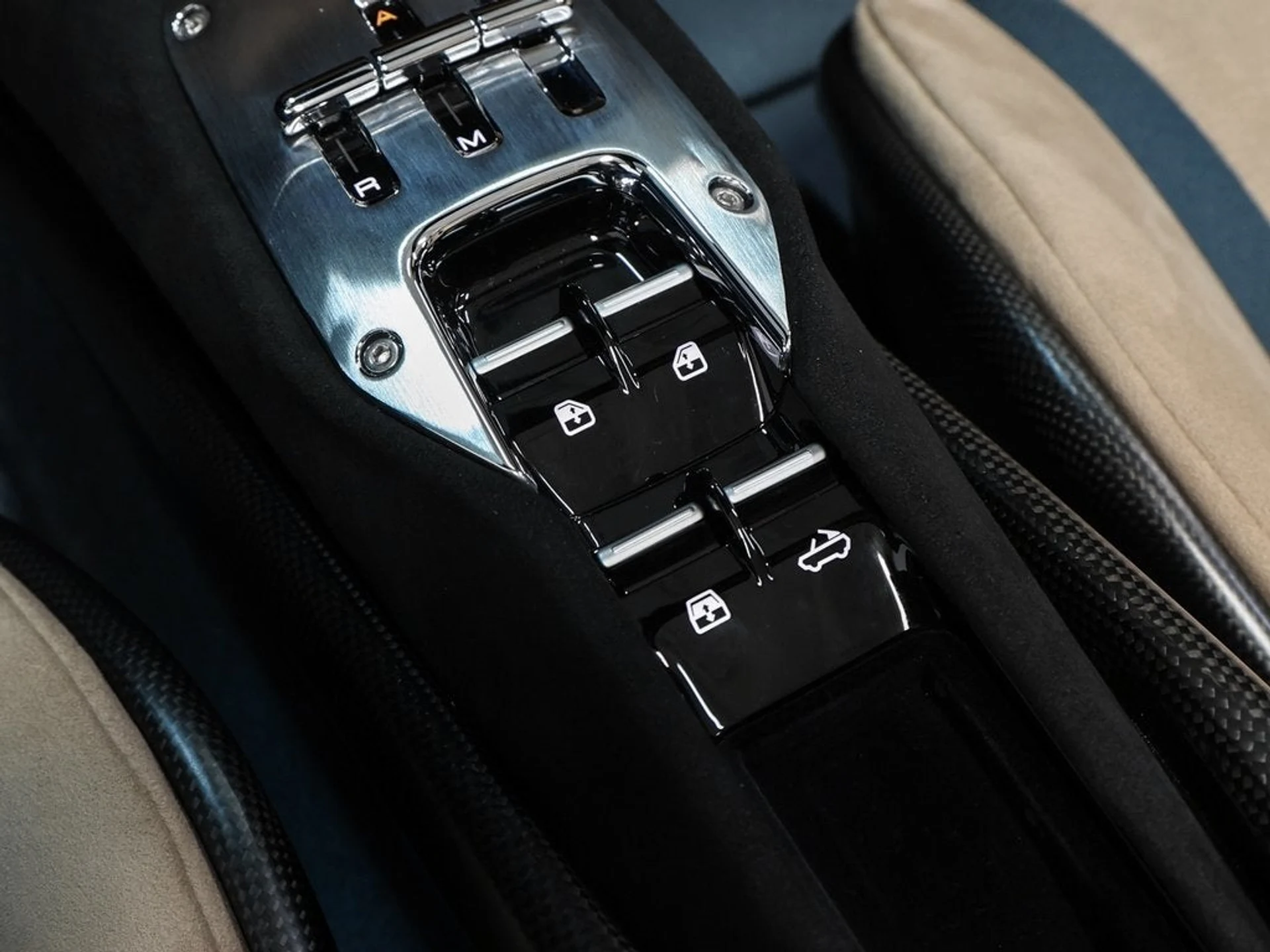 mph056_2246161148_57_6936a3bbb6