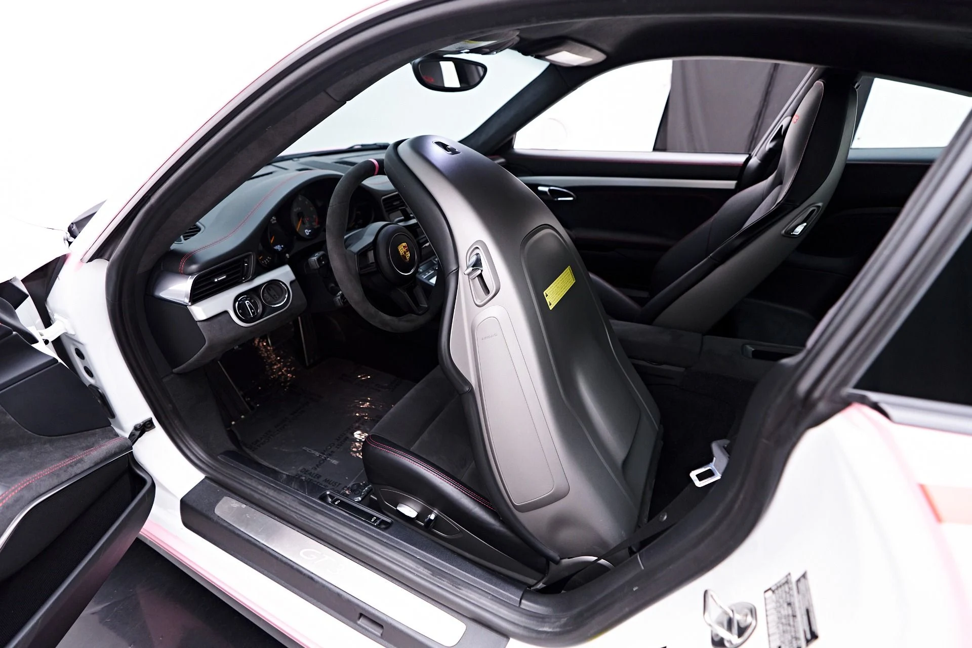 mph056_2247315191_Used_2014_Porsche_911_GT_3_1749519780_50ab64202c