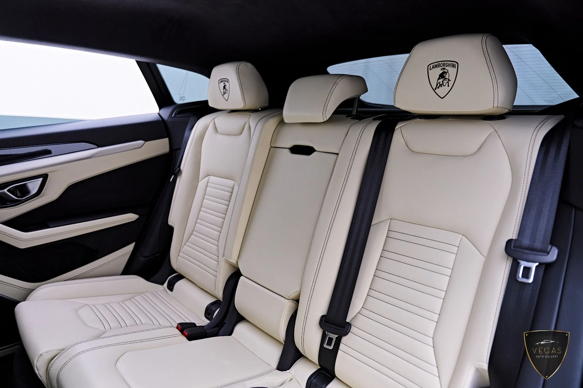 mph056_2293613636_Used_2026_Lamborghini_Urus_SE_1783419713_bab683cf93