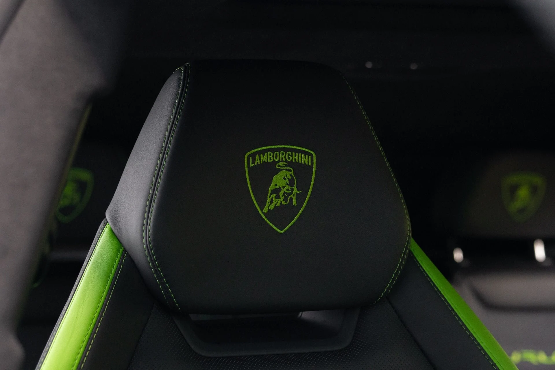 mph056_2298620329_Used_2023_Lamborghini_Urus_S_1755804892_ddf6082de4