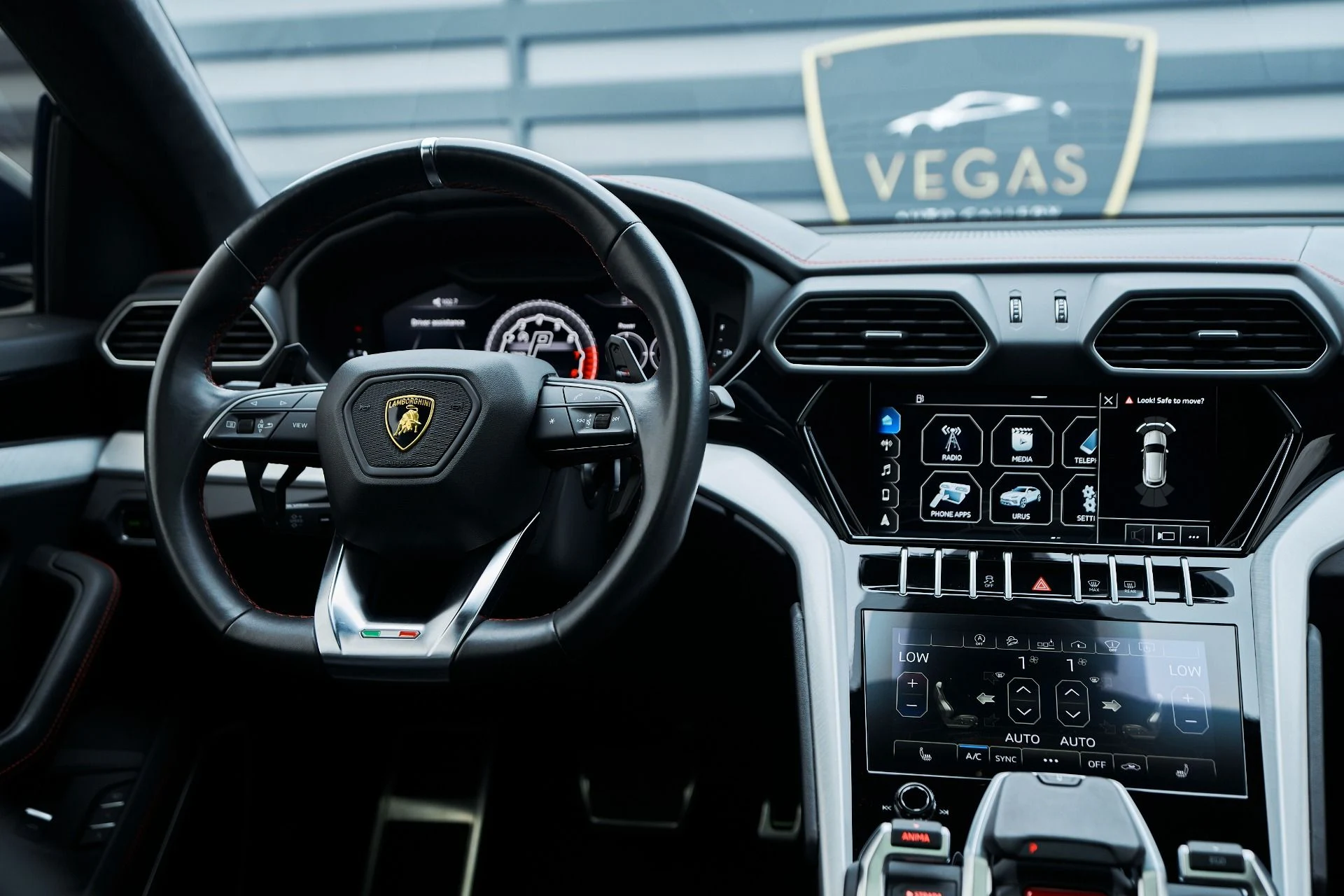 mph056_2308670827_Used_2021_Lamborghini_Urus_1763157128_dcffc49bb5