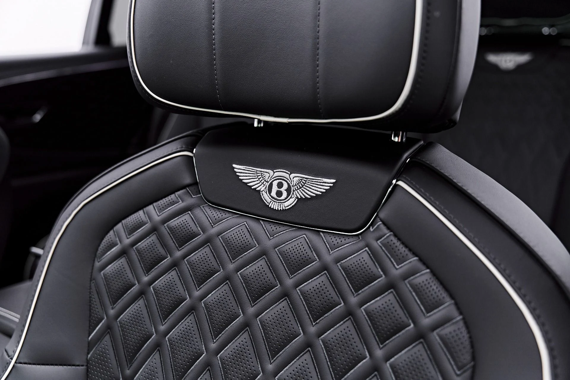 mph056_2323474827_Used_2022_Bentley_Flying_Spur_V8_1788486078_250b839f0b