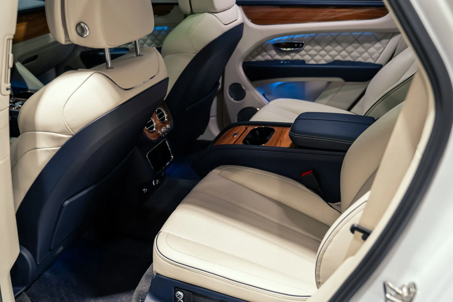 mph056_2329579697_Used_2021_Bentley_Bentayga_V8_First_Edition_MASSIVE_MSRP_Full_Mansory_Kit_1788191906_13e2313ee5