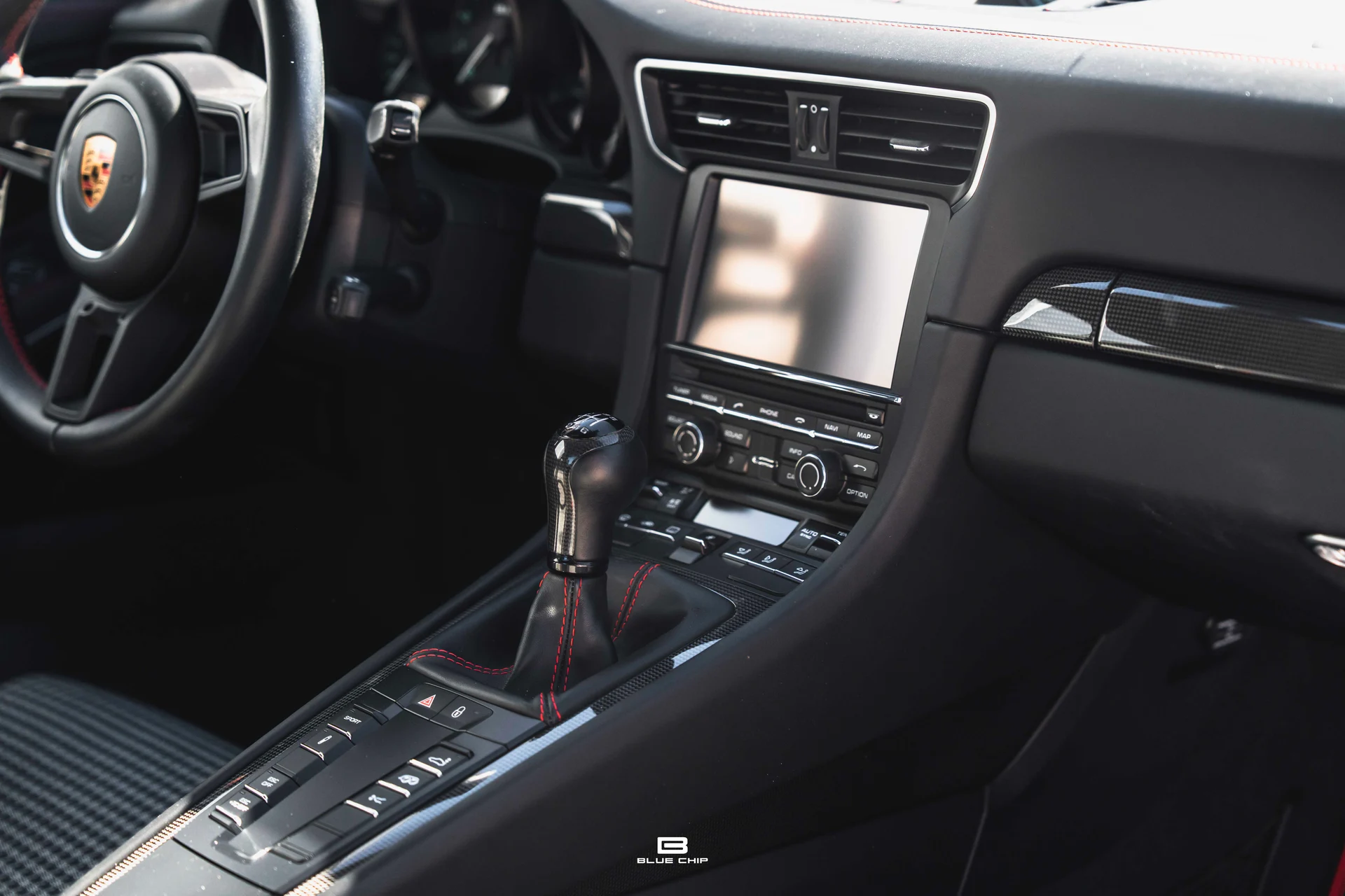 mph056_235685045_6a2c7e1a7268b0e067ad8d5a_2016_Porsche_911_R_57_208b70733b