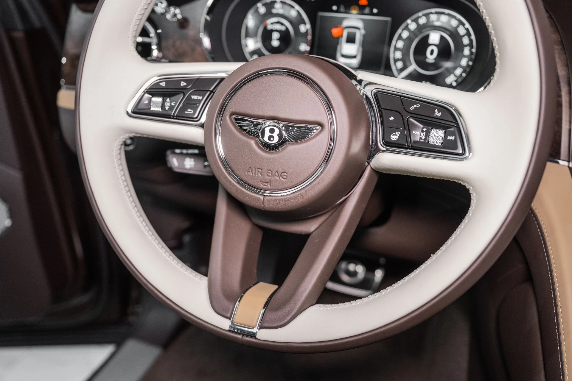 mph056_2387625102_Used_2025_Bentley_Bentayga_EWB_Mulliner_V8_1762964457_0397196dc6