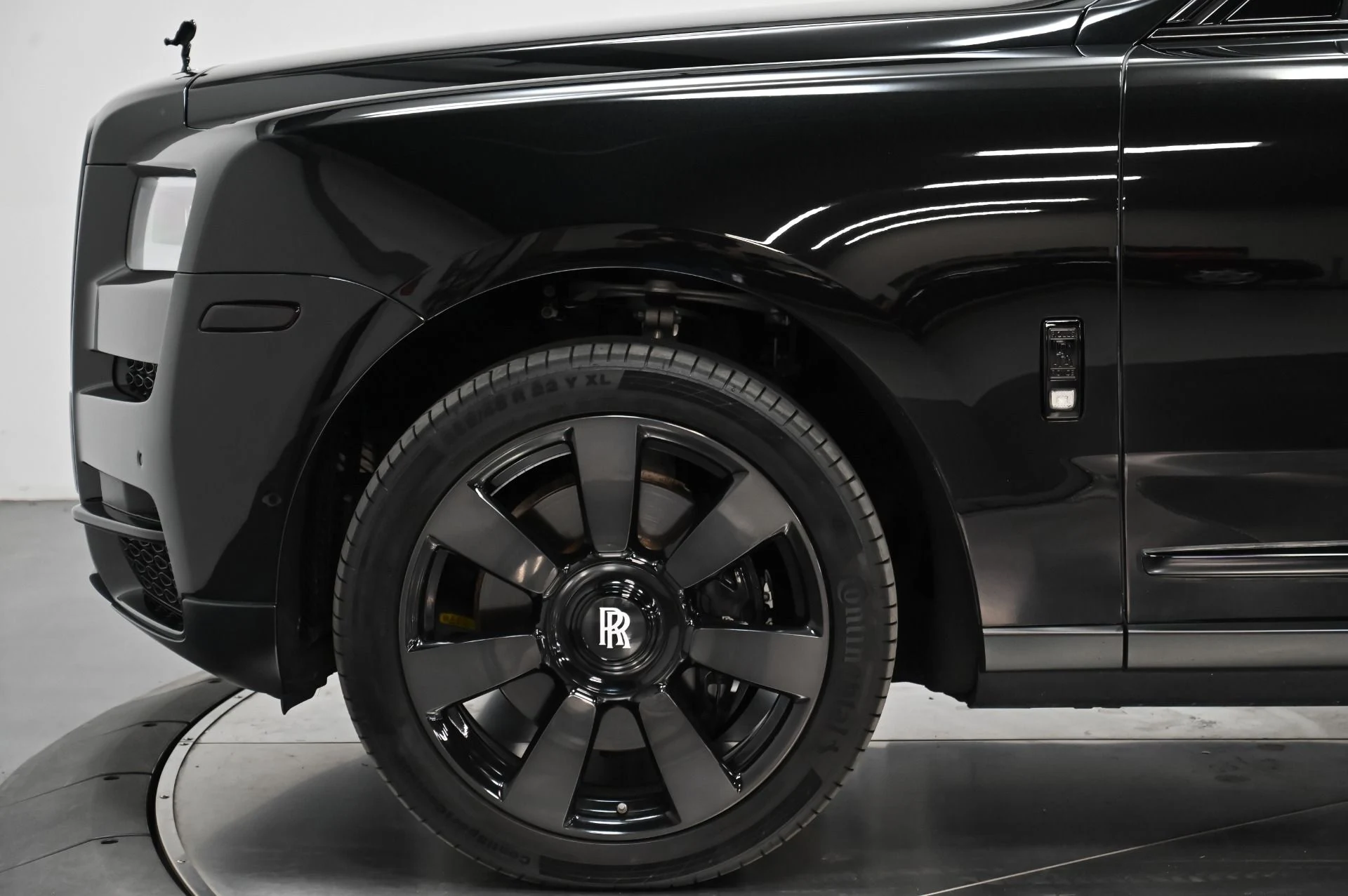 mph056_2407521980_Used_2019_Rolls_Royce_Cullinan_1761408905_46c8484f0e