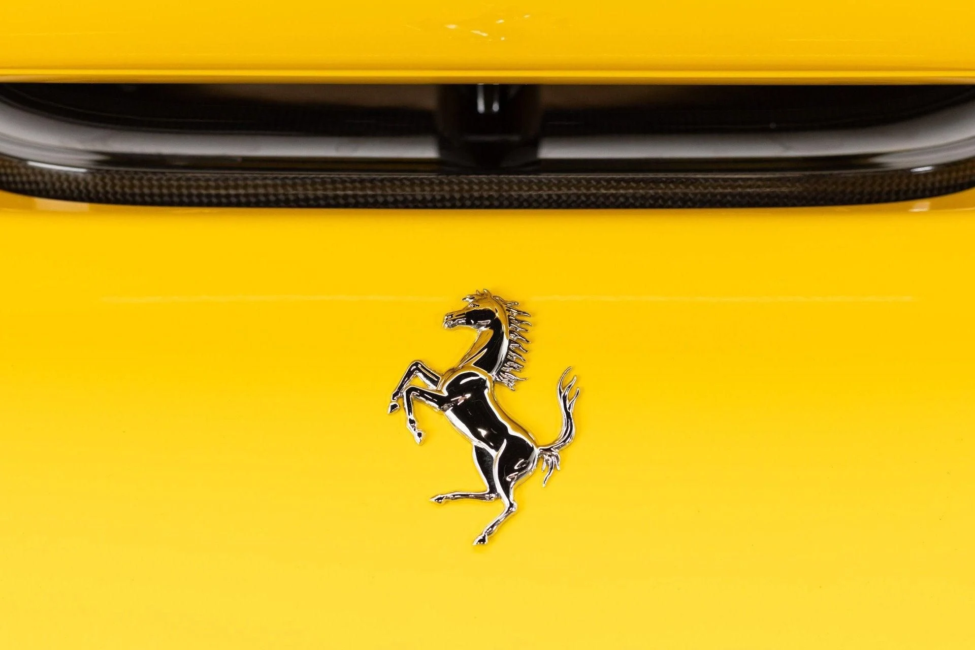 mph056_2476319247_Used_2021_Ferrari_F8_Spider_1778334422_c952753c1d