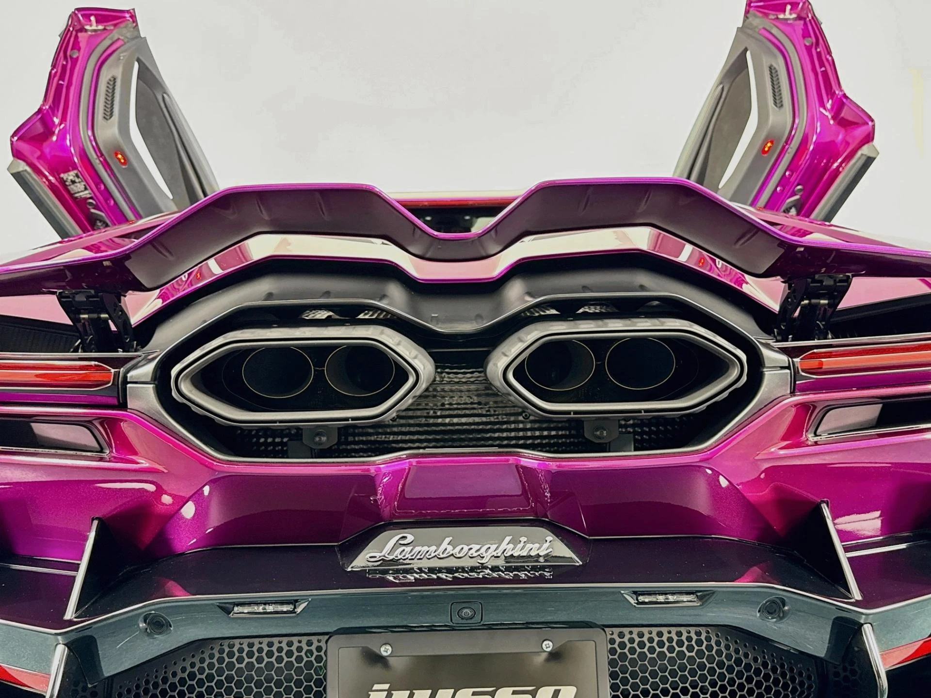 mph056_2557354603_Used_2024_Lamborghini_Revuelto_1787336736_12b88d216e