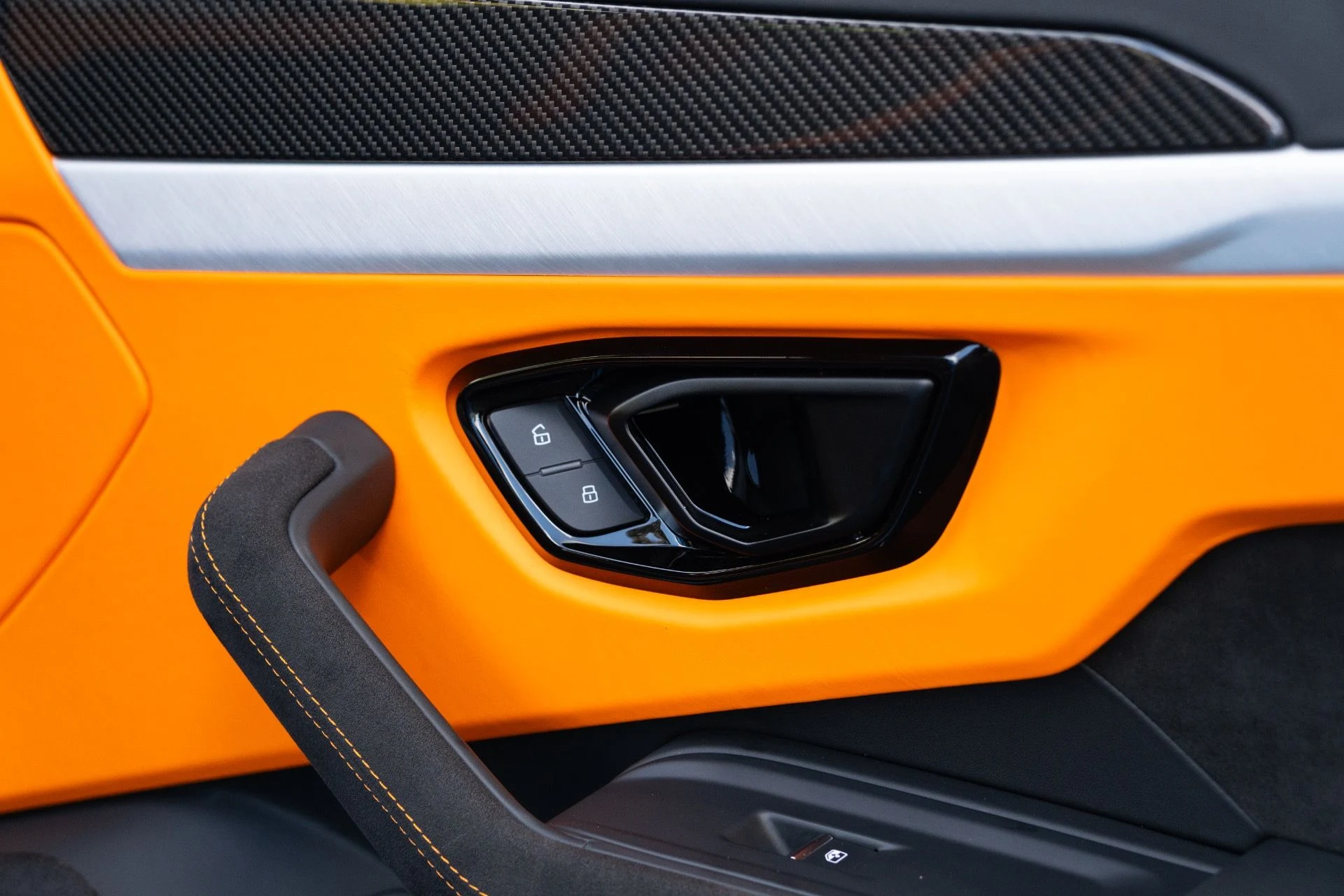 mph056_2566740113_Used_2024_Lamborghini_Urus_S_1773951175_ee828c1465