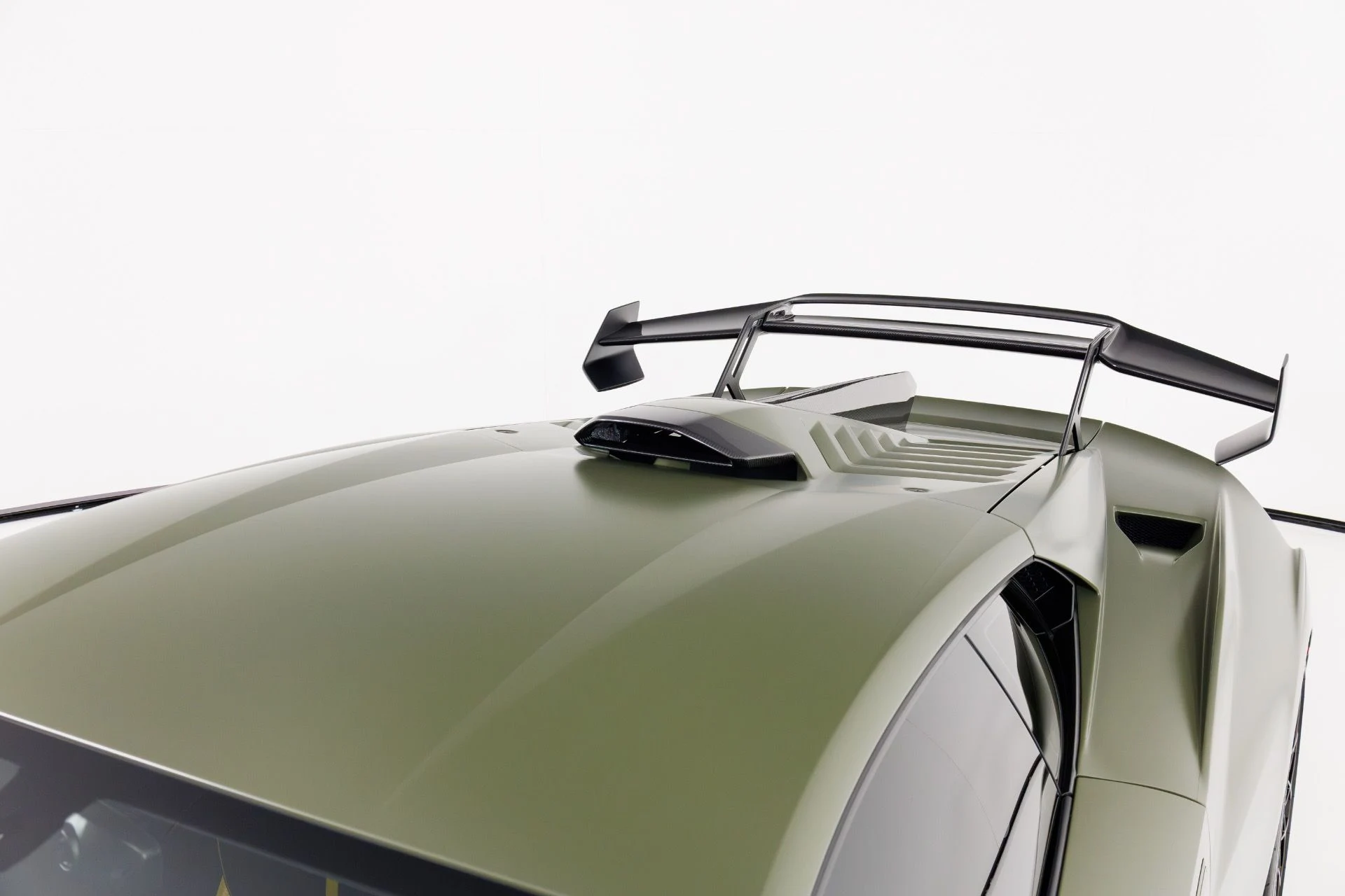 mph056_2601553721_Used_2022_Lamborghini_Huracan_STO_1770056128_52ba9078a2