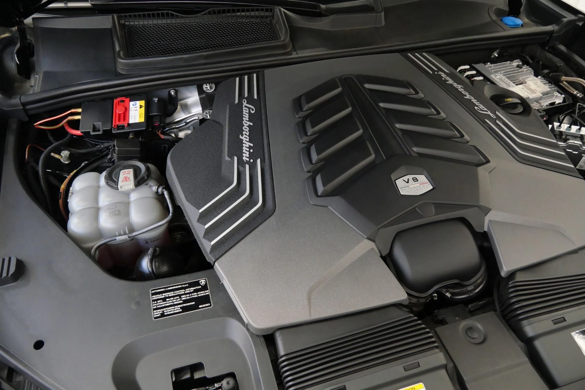 mph056_2618564866_Used_2022_Lamborghini_Urus_1761576878_fc64657a9d
