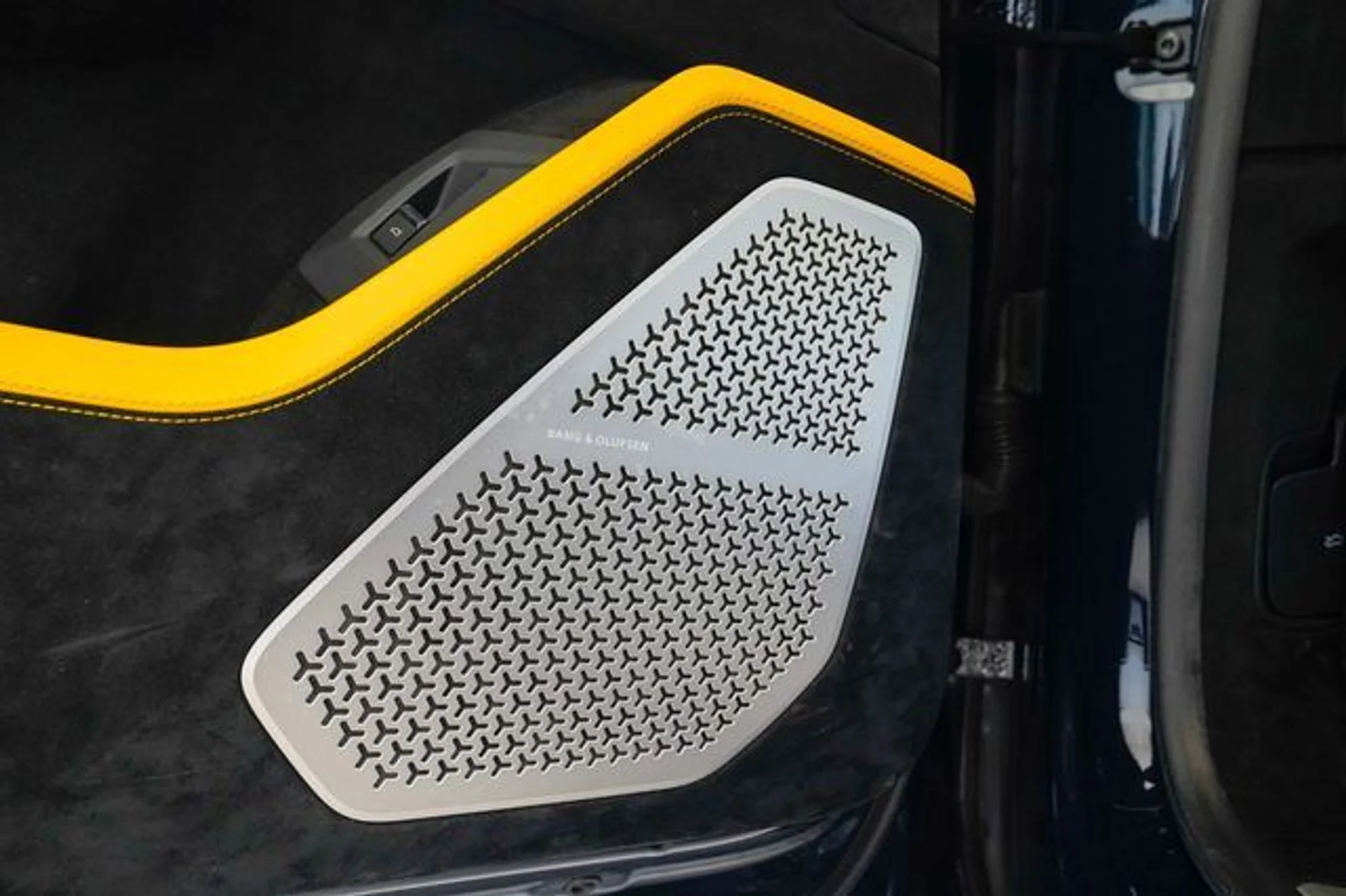 mph056_2620335432_22938820_57_344b415fc3