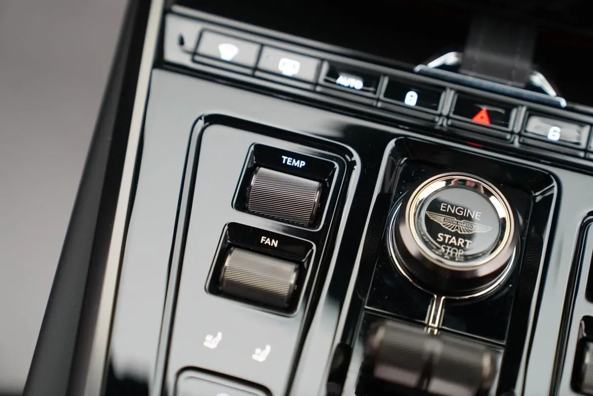 mph056_2648833586_528yfssnfy6sdykjev19jugqeyr4_85c428ab95