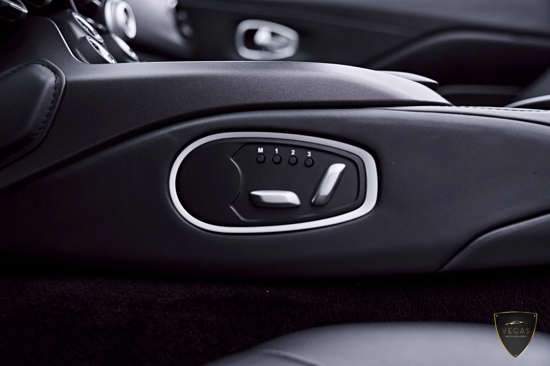 mph056_271841300_Used_2023_Aston_Martin_Vantage_1783622490_d77e1d5845