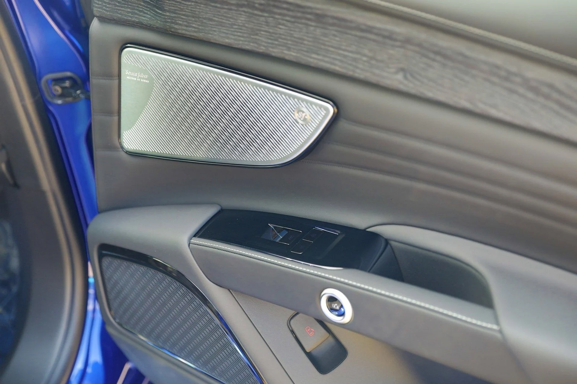 mph056_2738089878_aef39711b61d424d8f45da4901f44c86_a0c02992ea