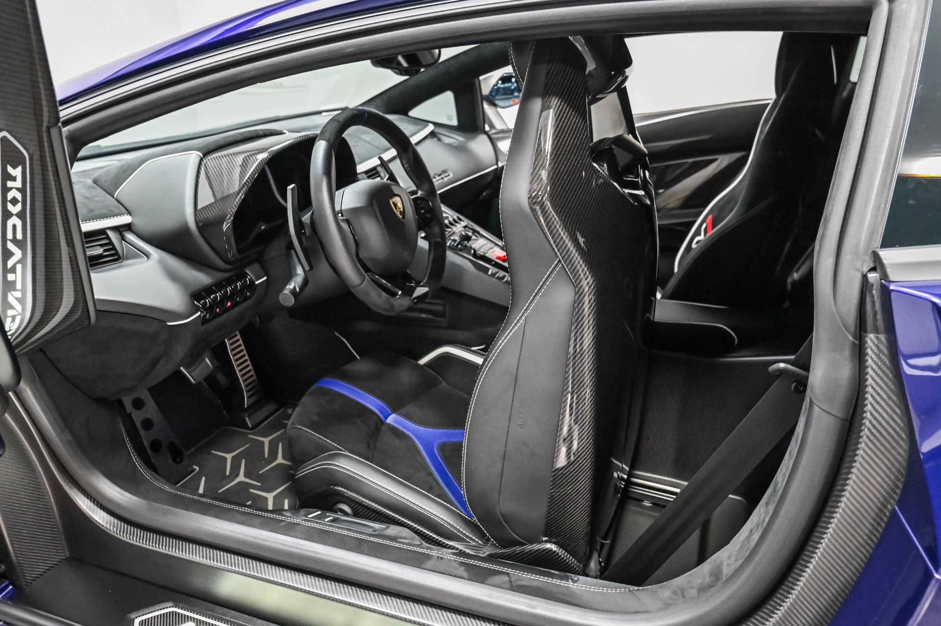 mph056_2743648250_Used_2019_Lamborghini_Aventador_SVJ_1760550459_17f6176846