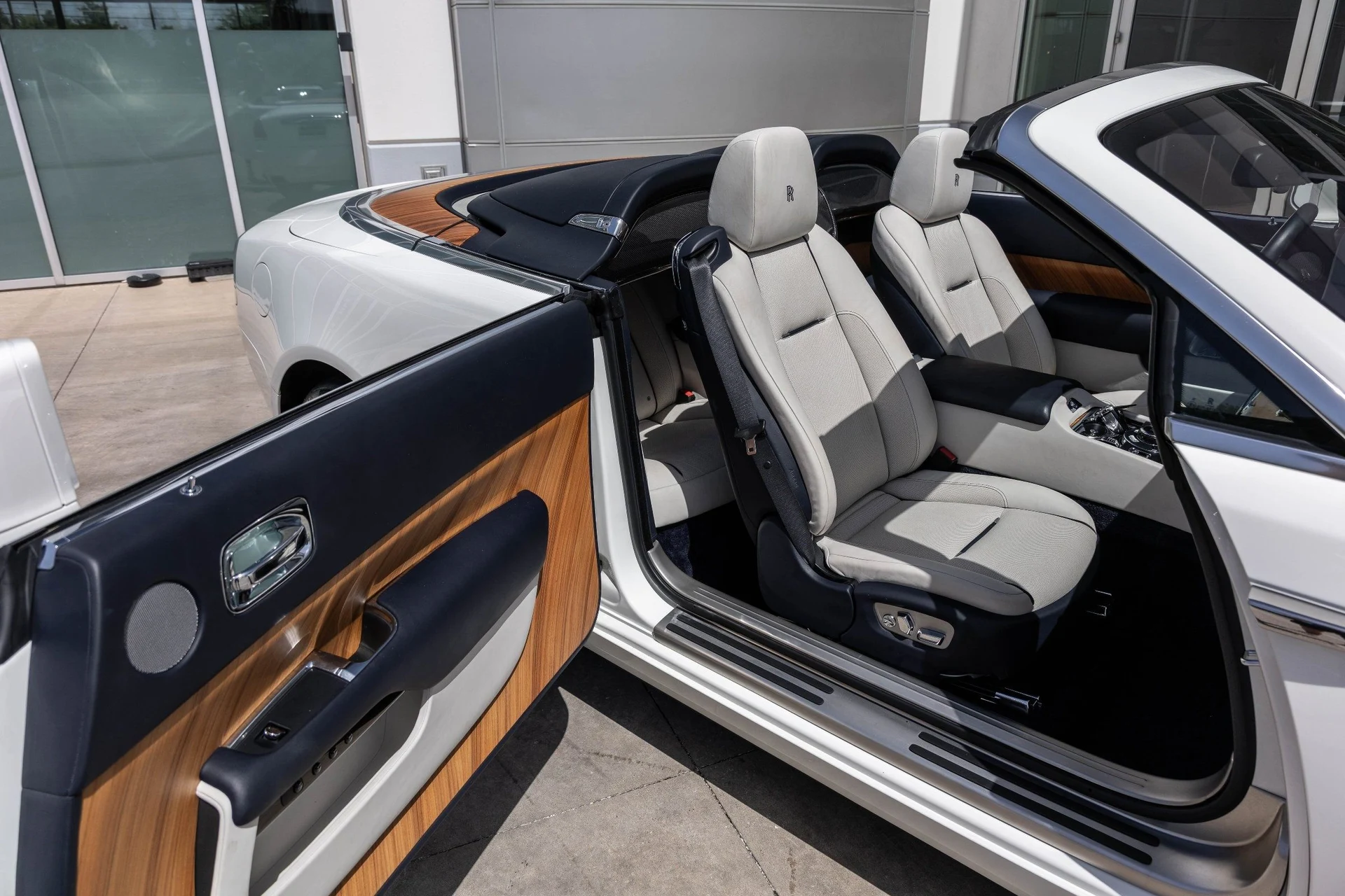 mph056_2748090867_Hi_Tech_Luxury_Imports_LLC_SCA_666_D50_HU_107224_image_56_ac102b2423