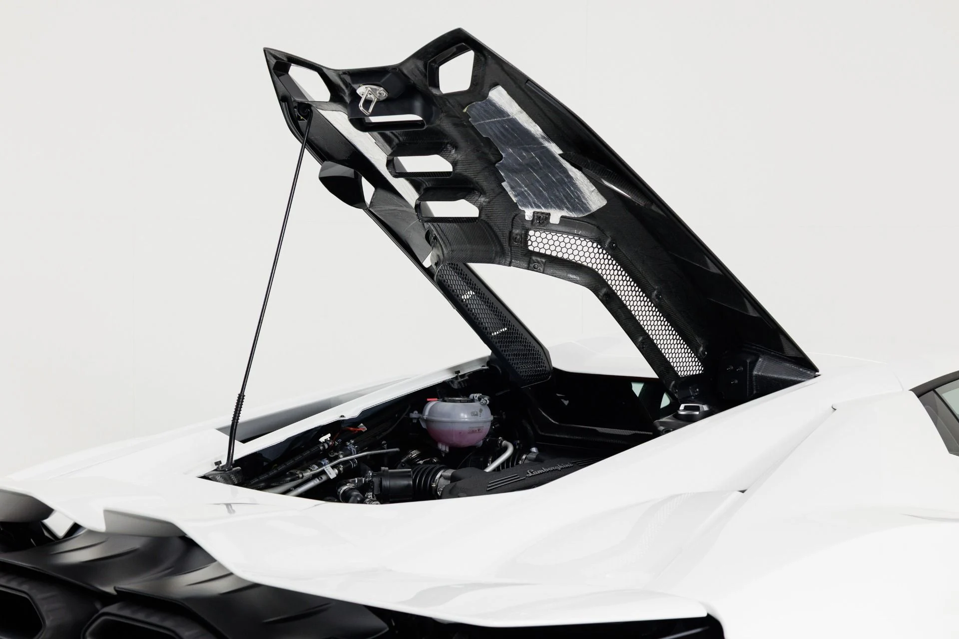 mph056_2749948883_Used_2024_Lamborghini_Revuelto_1786042589_3513096ea1