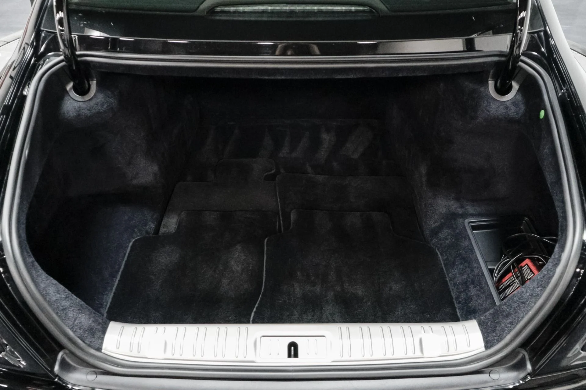 mph056_2760570696_Used_2015_Rolls_Royce_Ghost_Base_1760537897_49e5642ff0