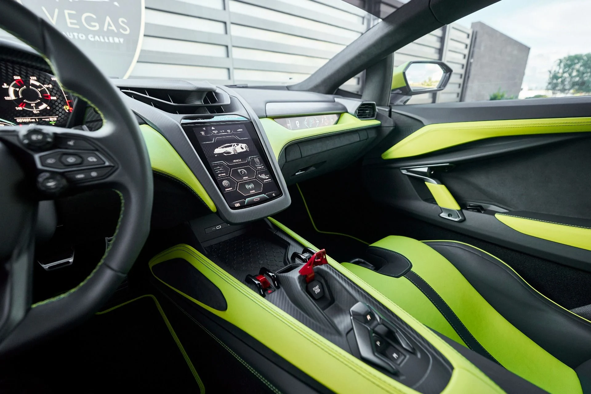 mph056_2780463484_Used_2024_Lamborghini_Revuelto_1763604774_fa2b9415a6