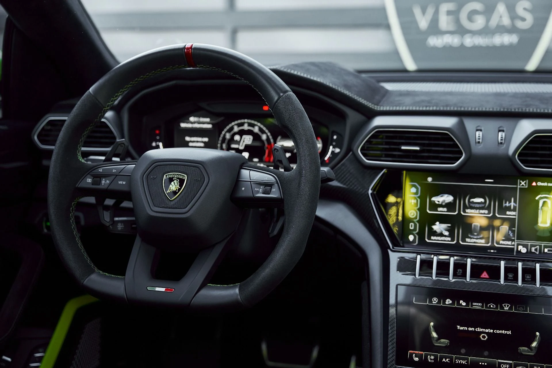 mph056_2781874224_Used_2024_Lamborghini_Urus_Performante_1771724642_90c2ebd82a