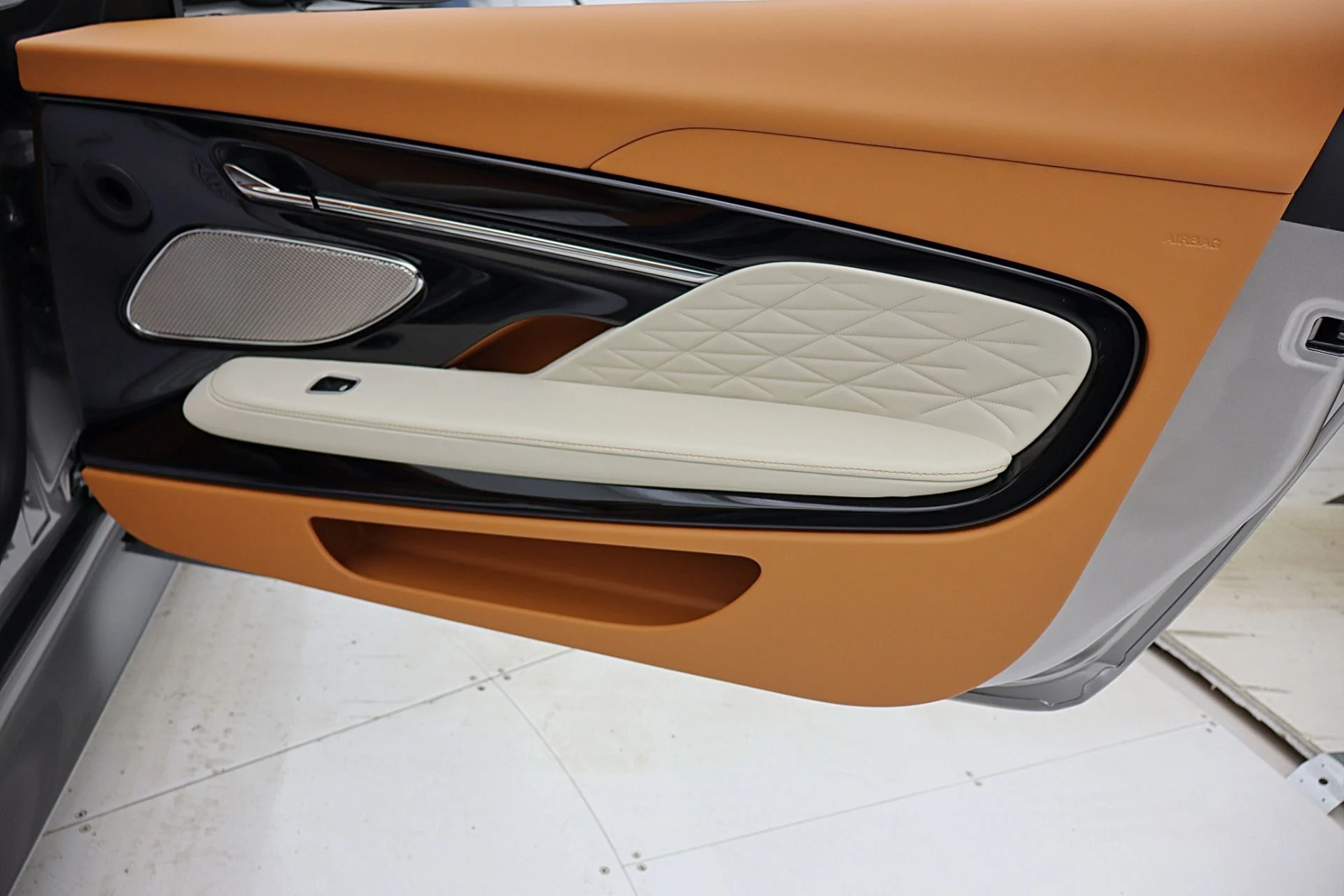 mph056_2802516566_New_2026_Aston_Martin_DB_12_Volante_24f4ec4748