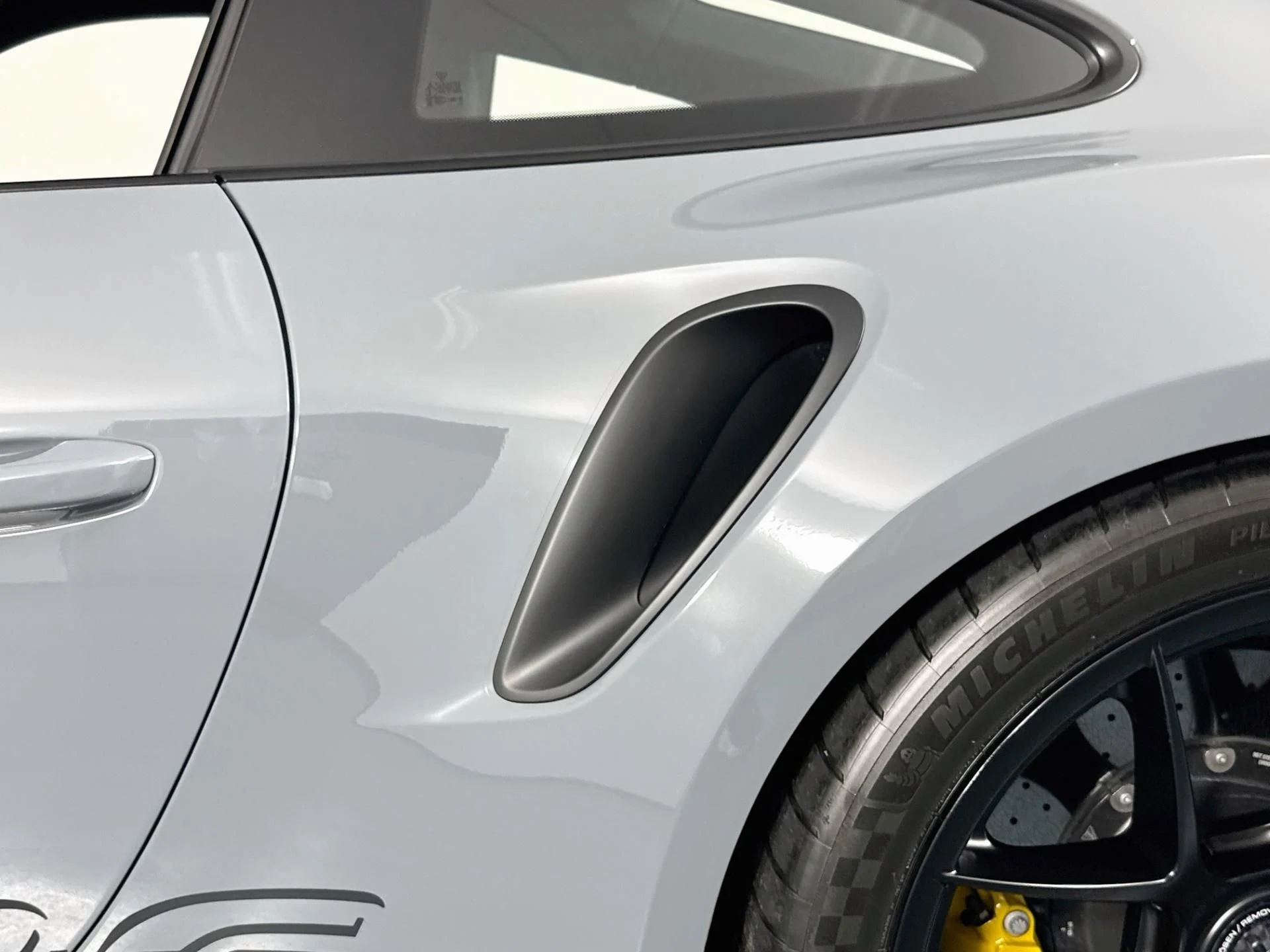 mph056_2826596_Used_2024_Porsche_911_GT_3_RS_1788561399_0be4a55faa