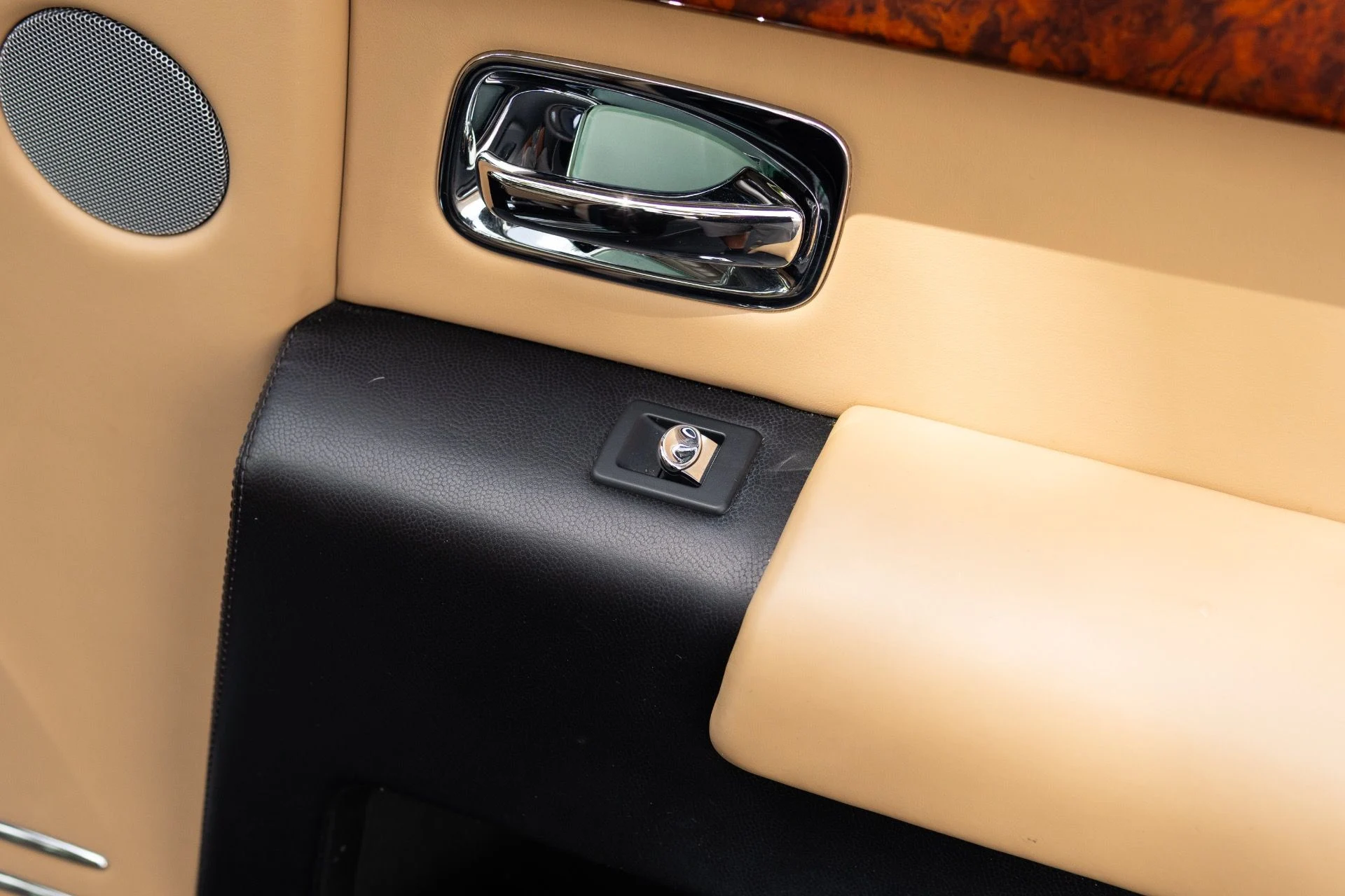 mph056_2867650062_Used_2015_Rolls_Royce_Phantom_1779983365_e8080add04