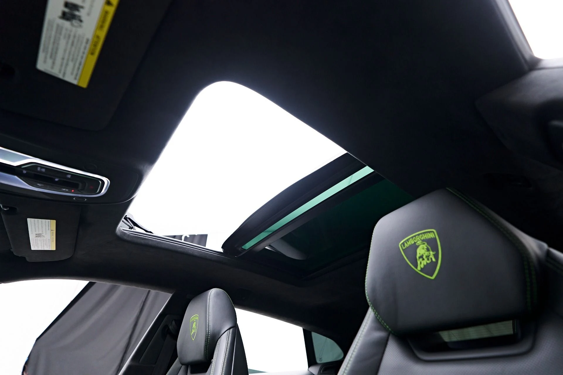 mph056_2872974811_Used_2022_Lamborghini_Urus_Base_1758404829_91d033f03c