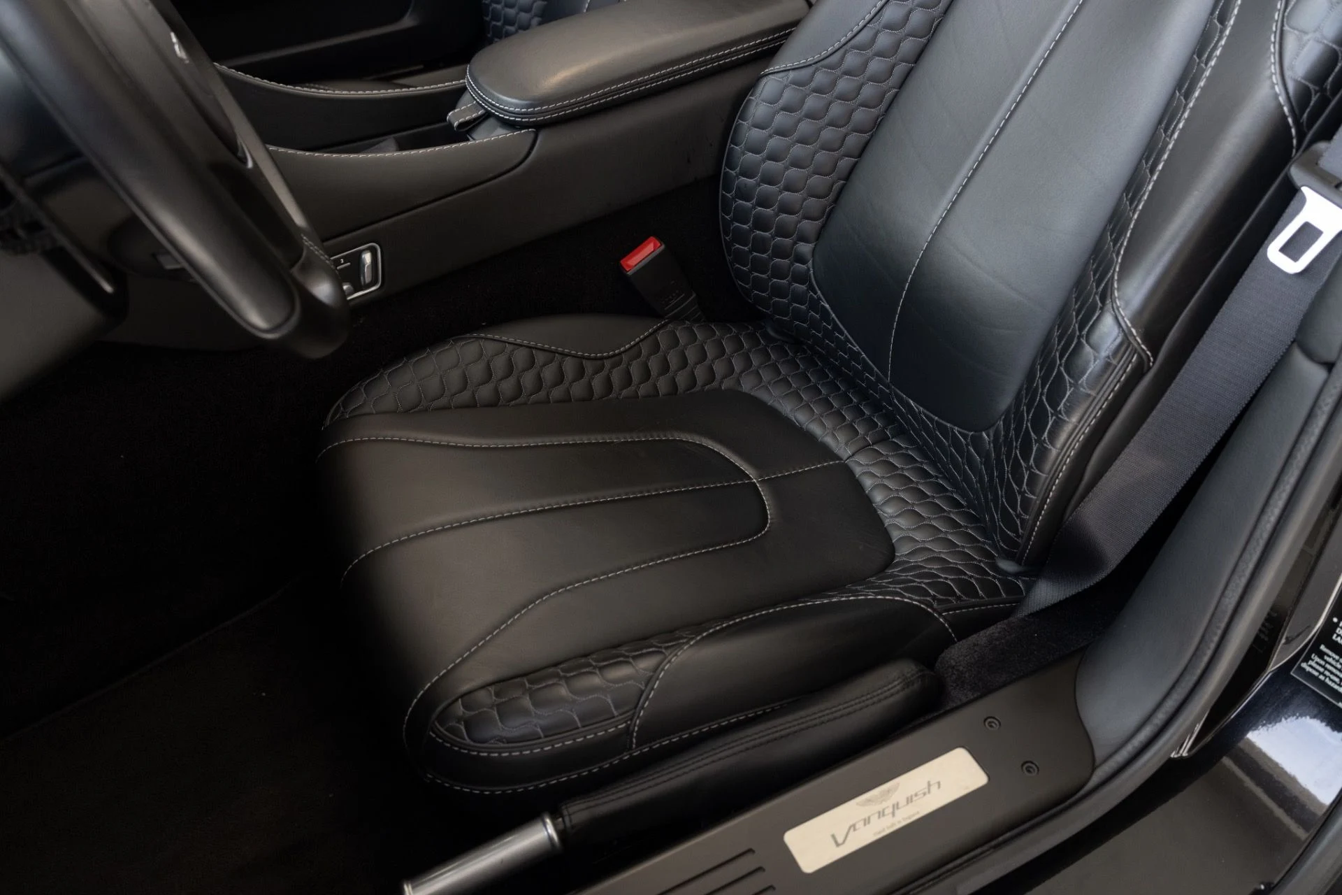 mph056_2950844789_Used_2015_Aston_Martin_Vanquish_Volante_1776978035_13be0d870e