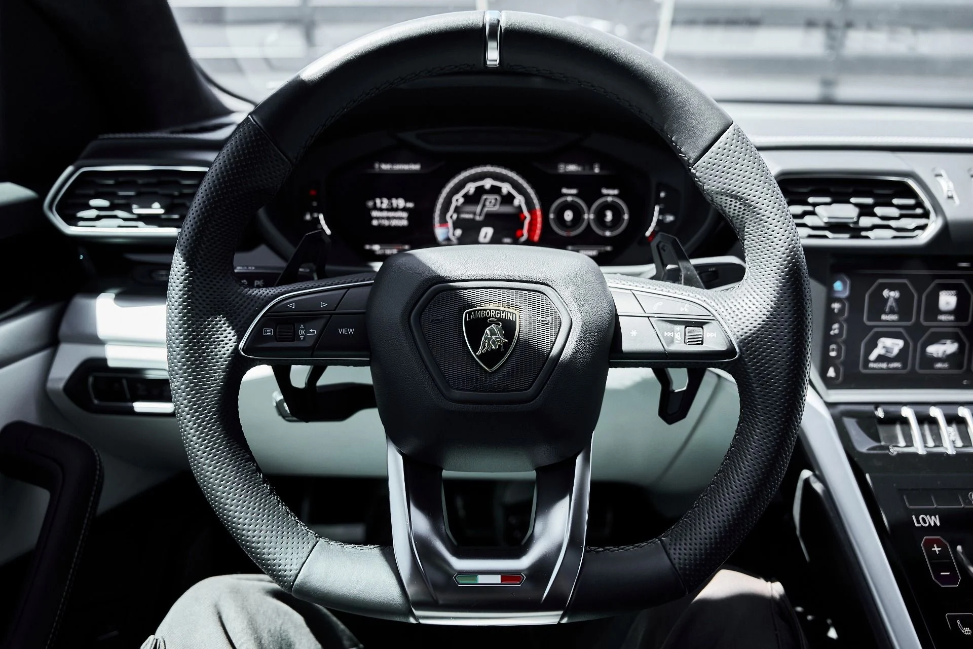 mph056_2958968397_Used_2019_Lamborghini_Urus_Base_1776301898_ebdaac9180