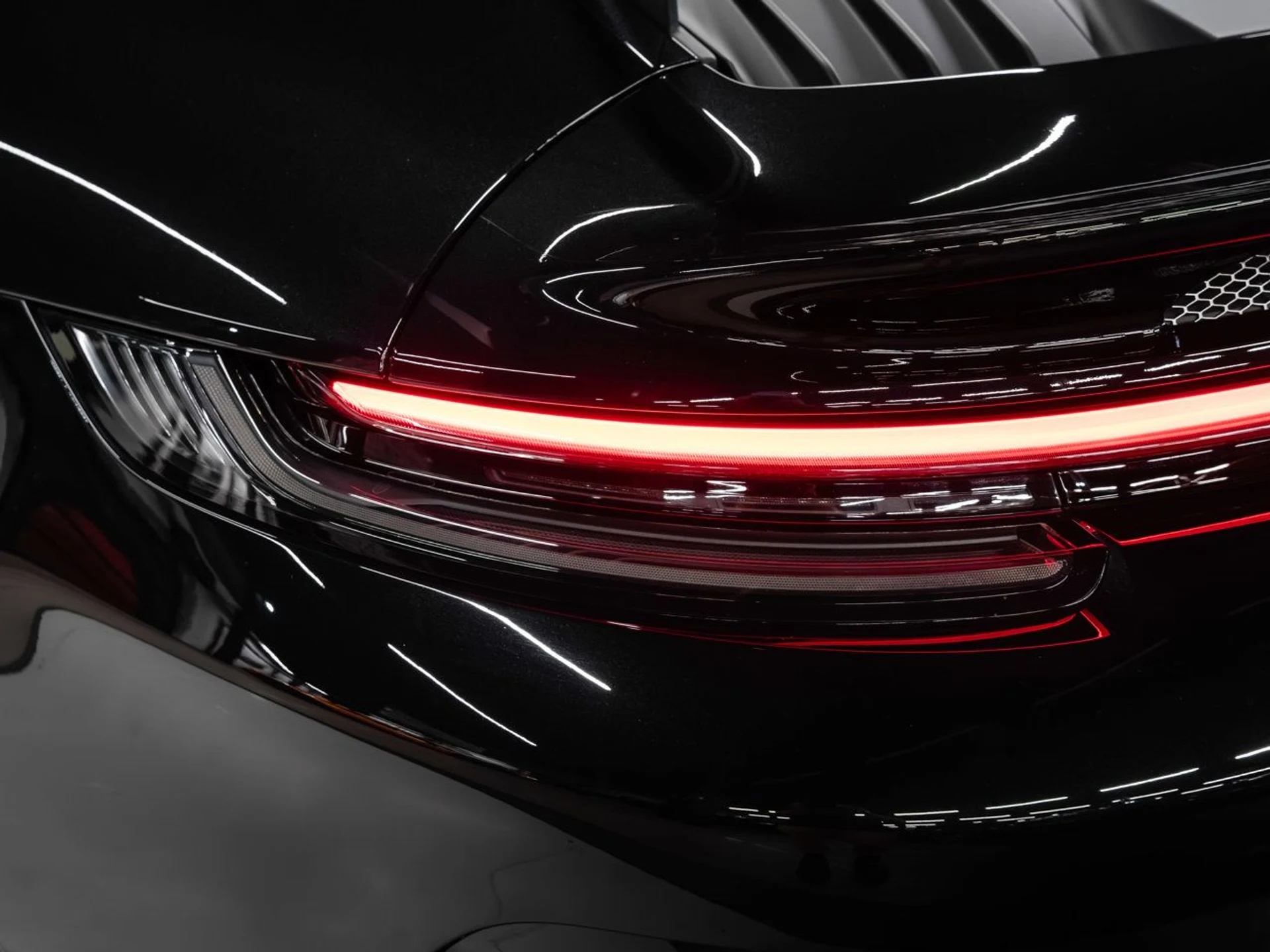 mph056_2987055813_porsche_911_2022_2359b84843