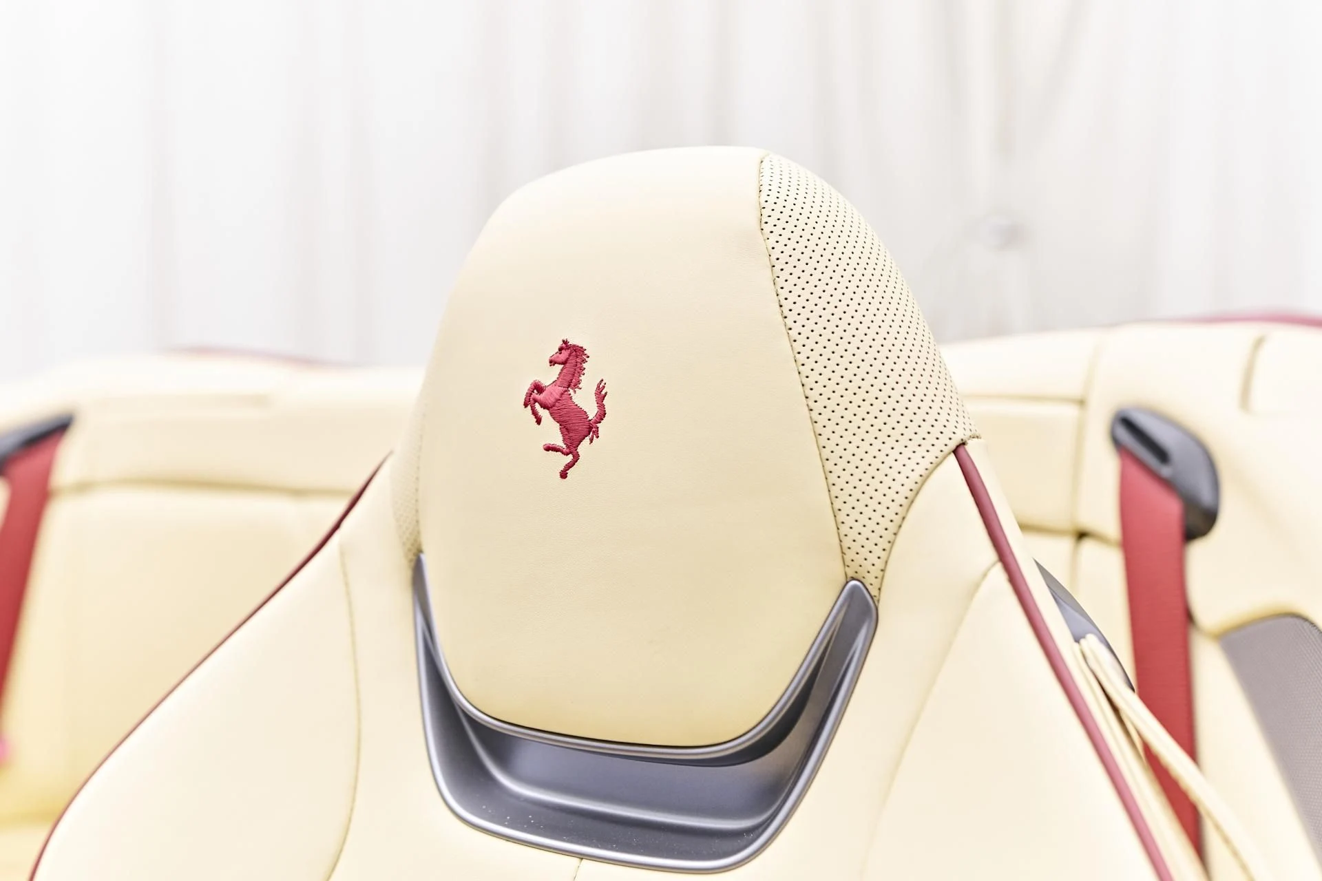 mph056_2987678828_Used_2022_Ferrari_Portofino_Base_1752263914_2156266c2a
