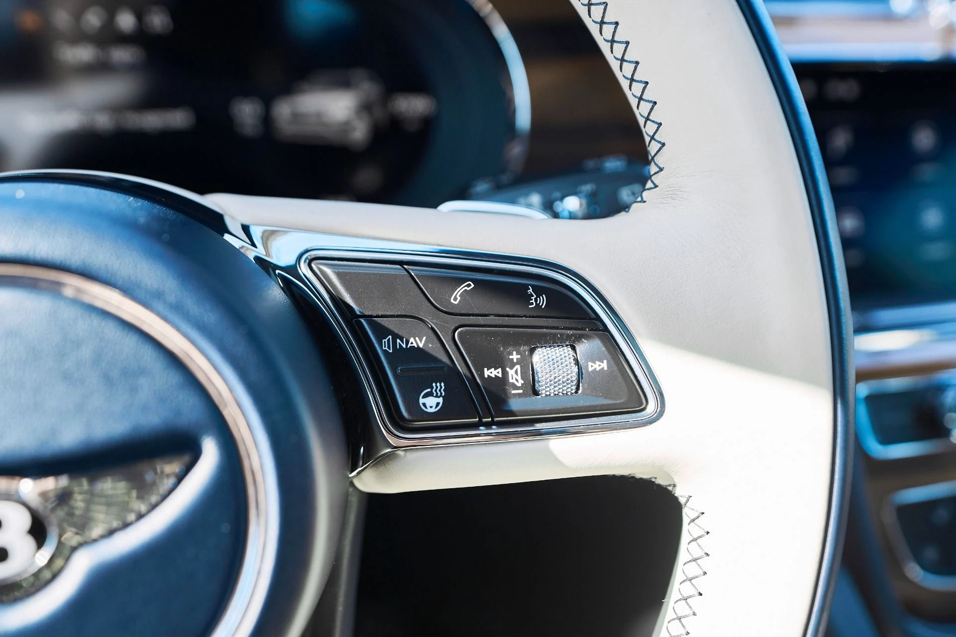 mph056_2997644609_Used_2021_Bentley_Bentayga_V8_1764209068_0d670e7085