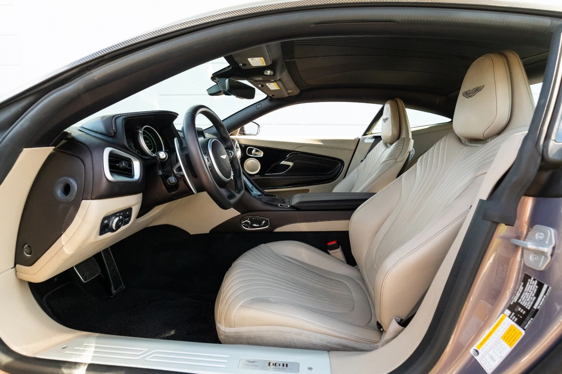 mph056_3085156754_Used_2023_Aston_Martin_DB_11_V8_1765580083_88fcbd899d